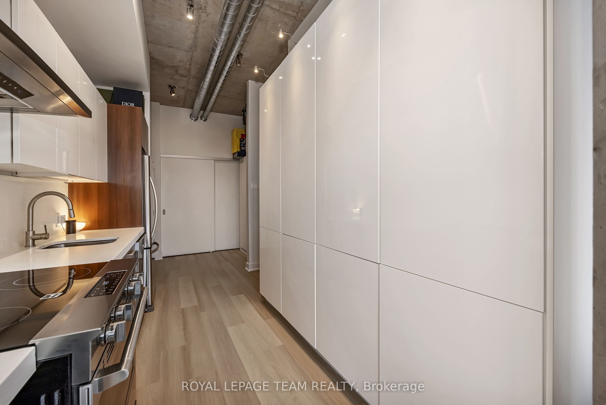 360 Mcleod Street 905 Property Photo 7