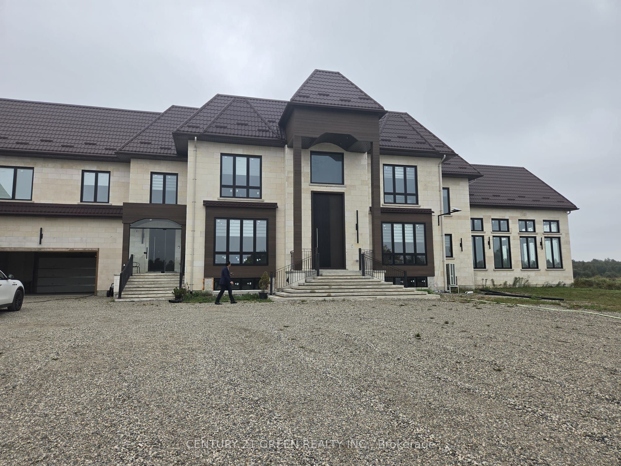 674525 Hurontario Street Property Photo 1