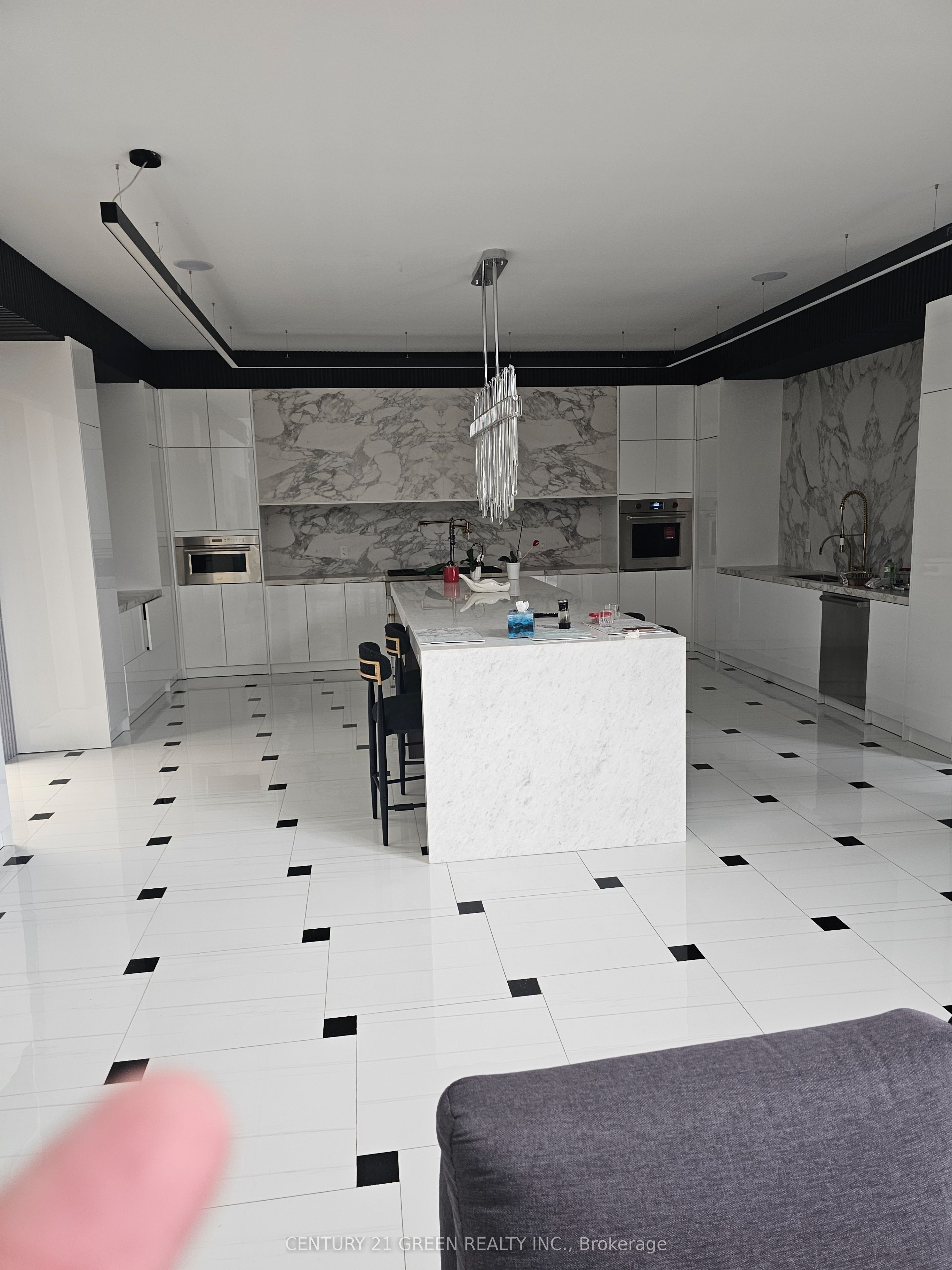 674525 Hurontario Street Property Photo 4