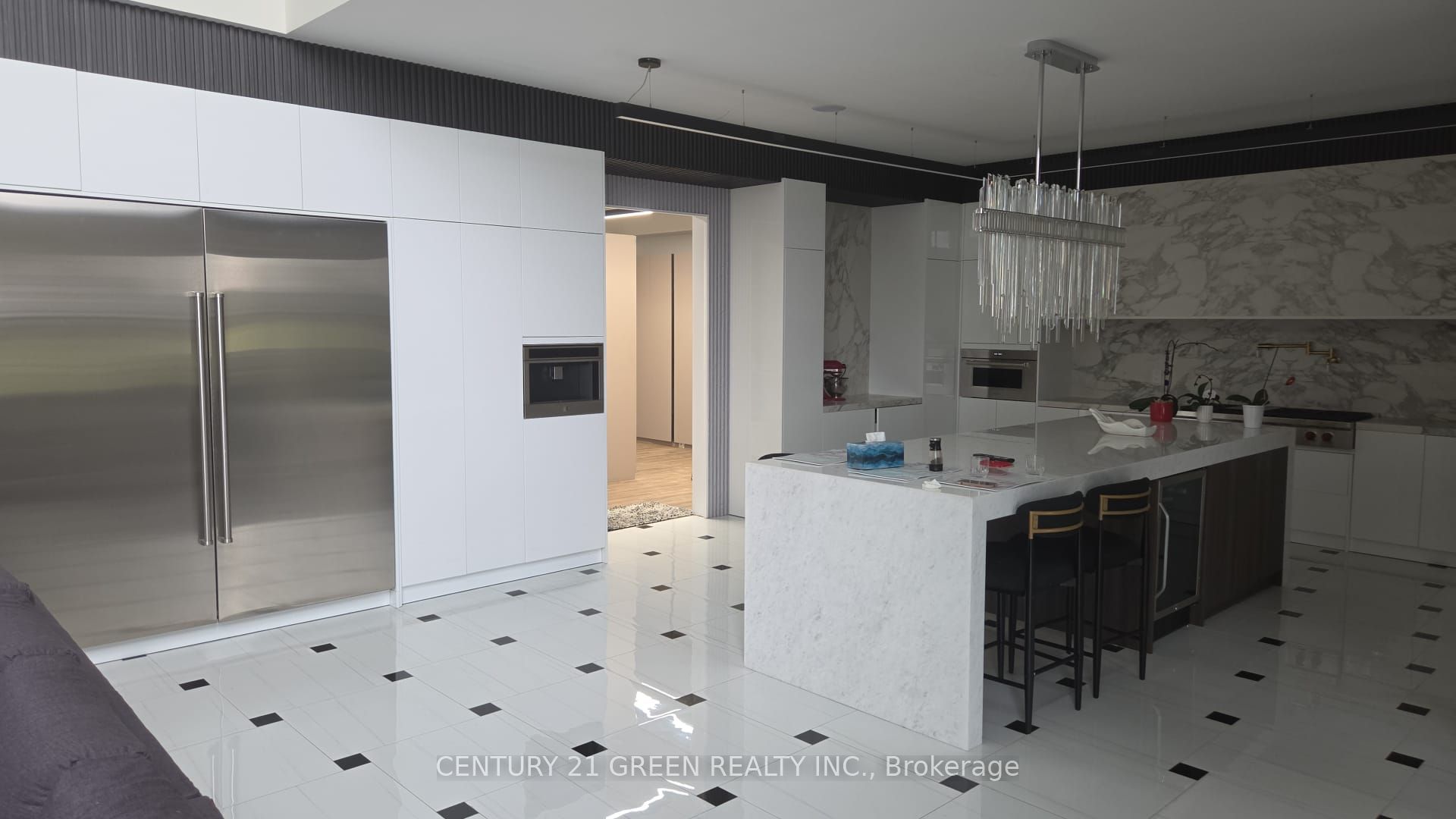 674525 Hurontario Street Property Photo 5