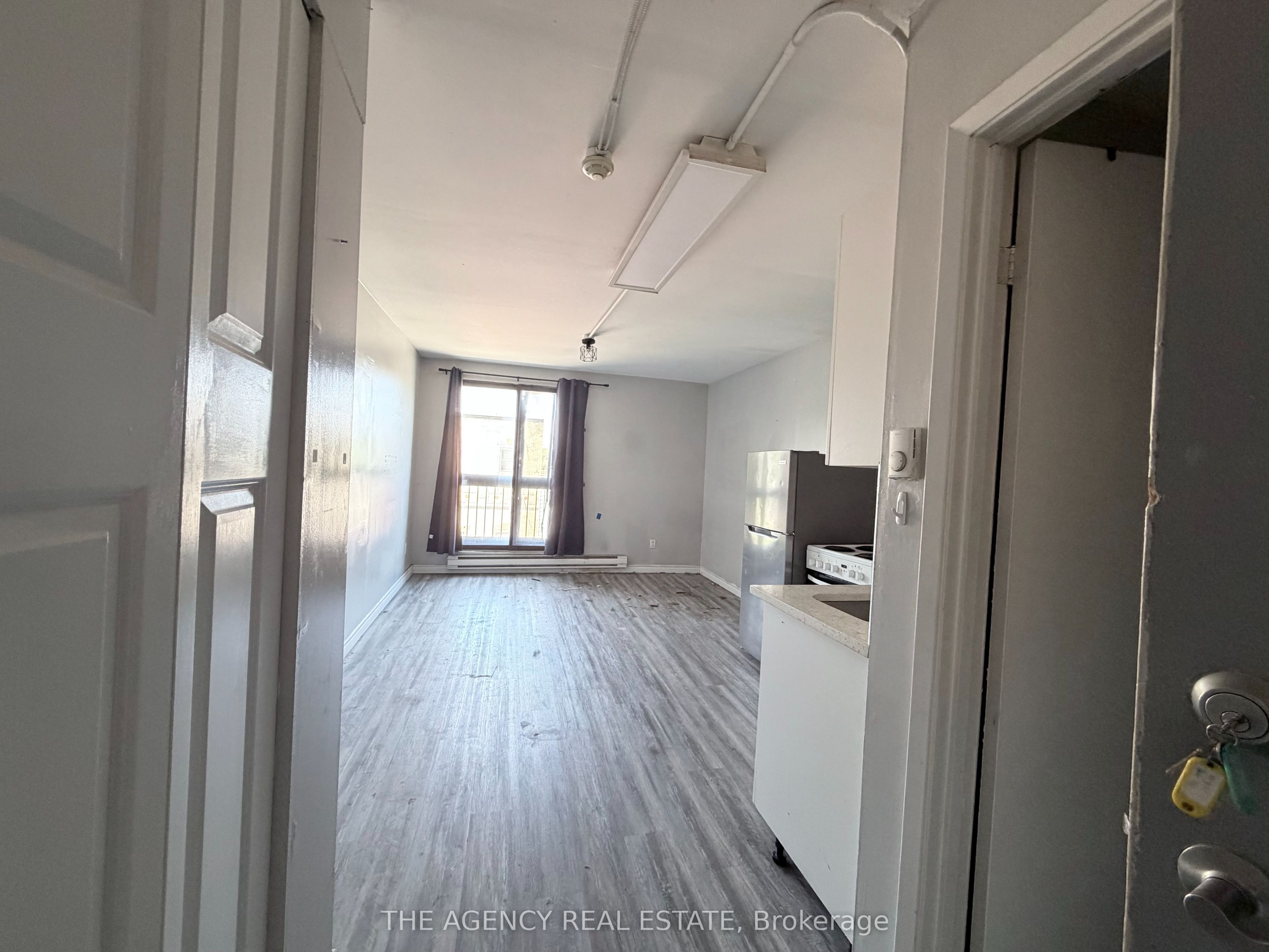 91 Thames Street S 306 Property Photo 2