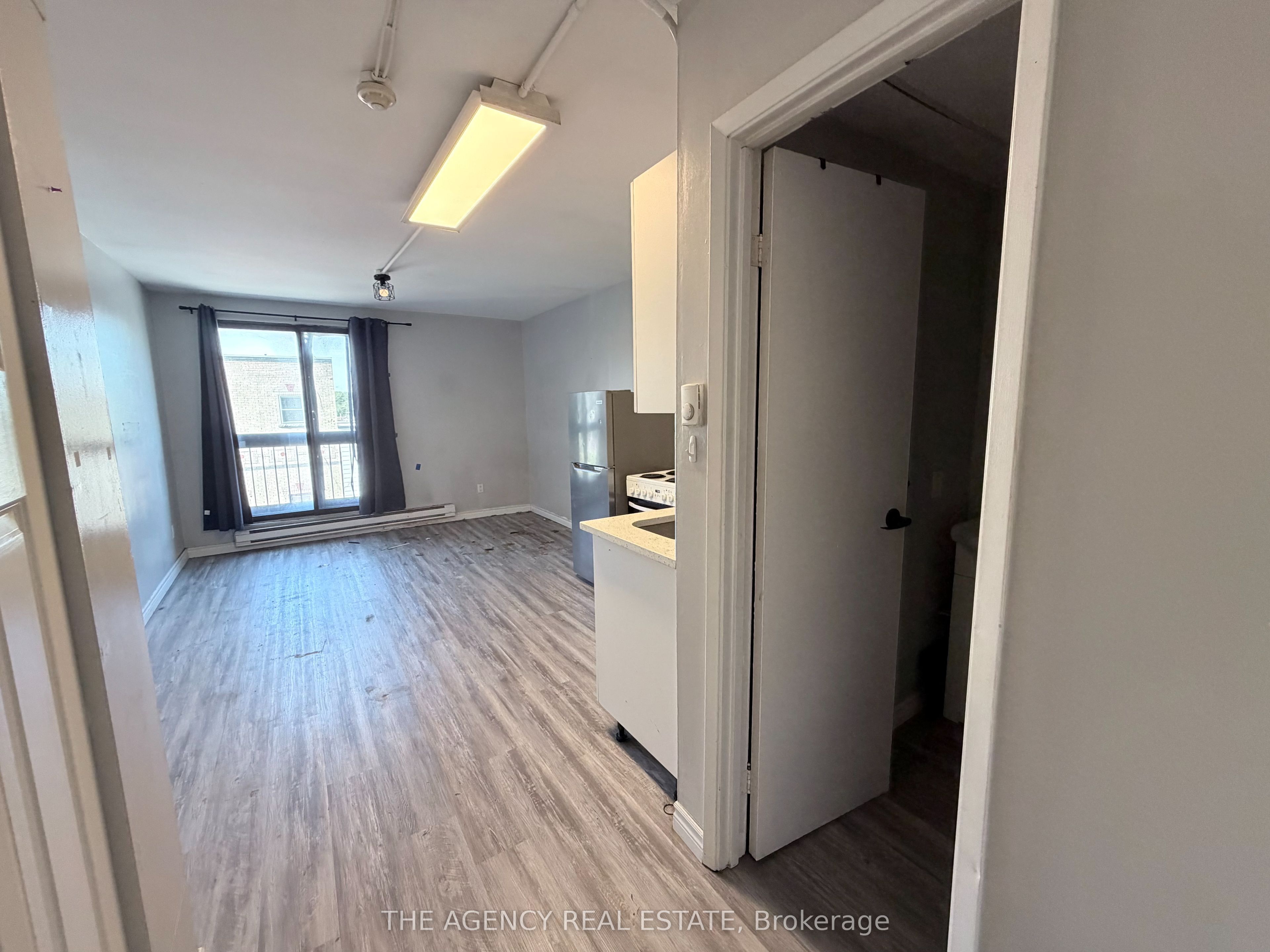 91 Thames Street S 306 Property Photo 3