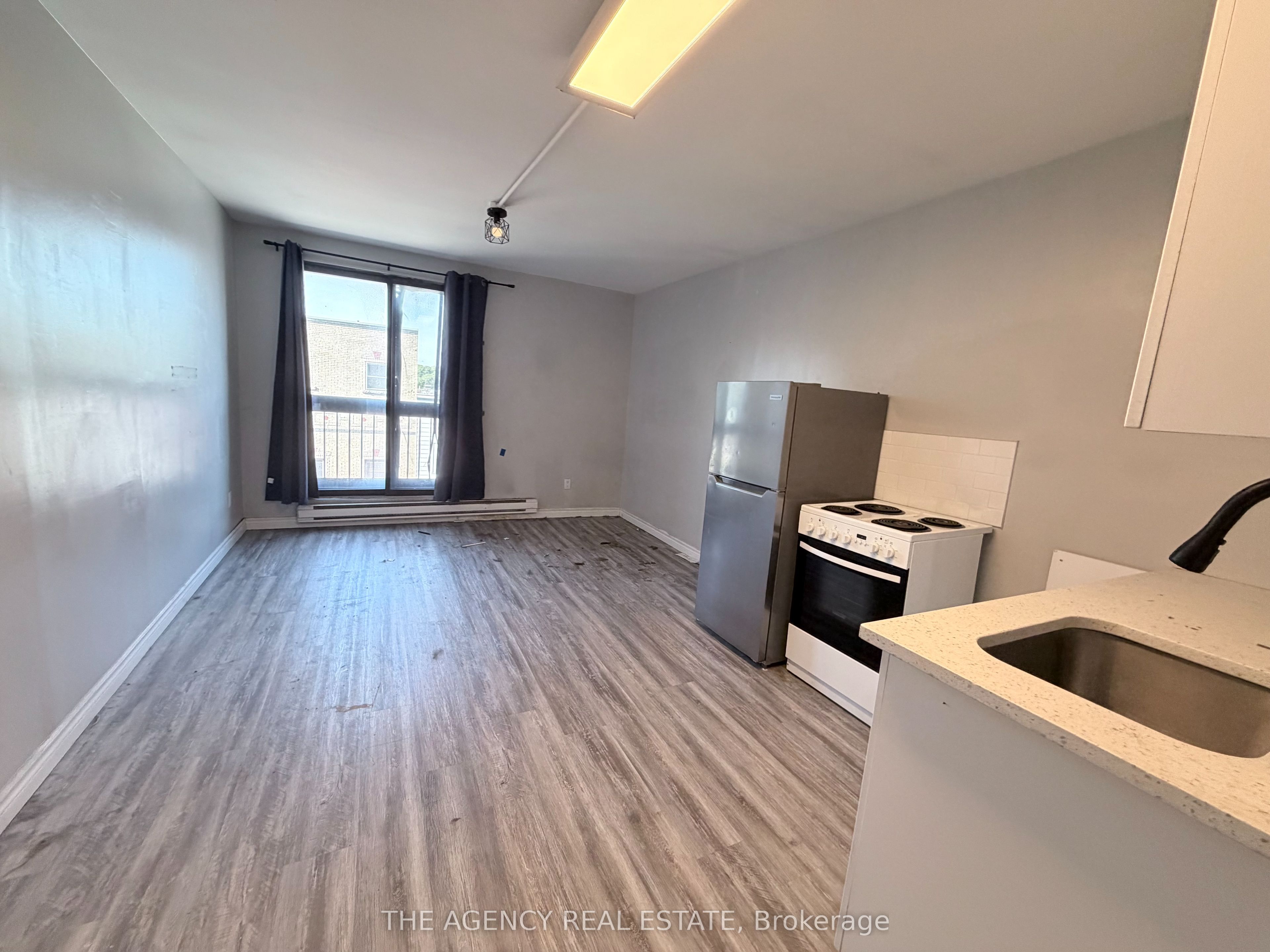 91 Thames Street S 306 Property Photo 4