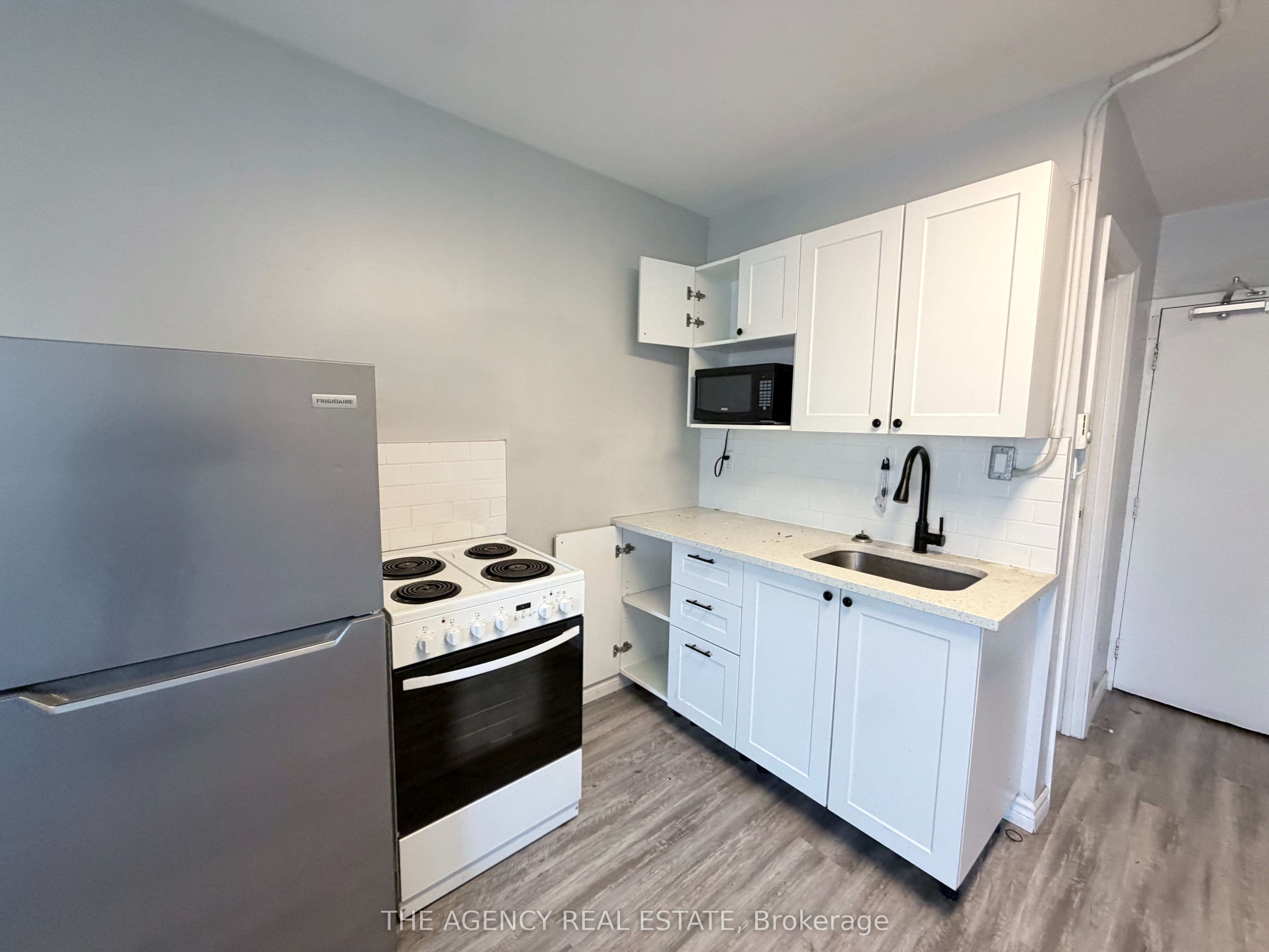 91 Thames Street S 306 Property Photo 6