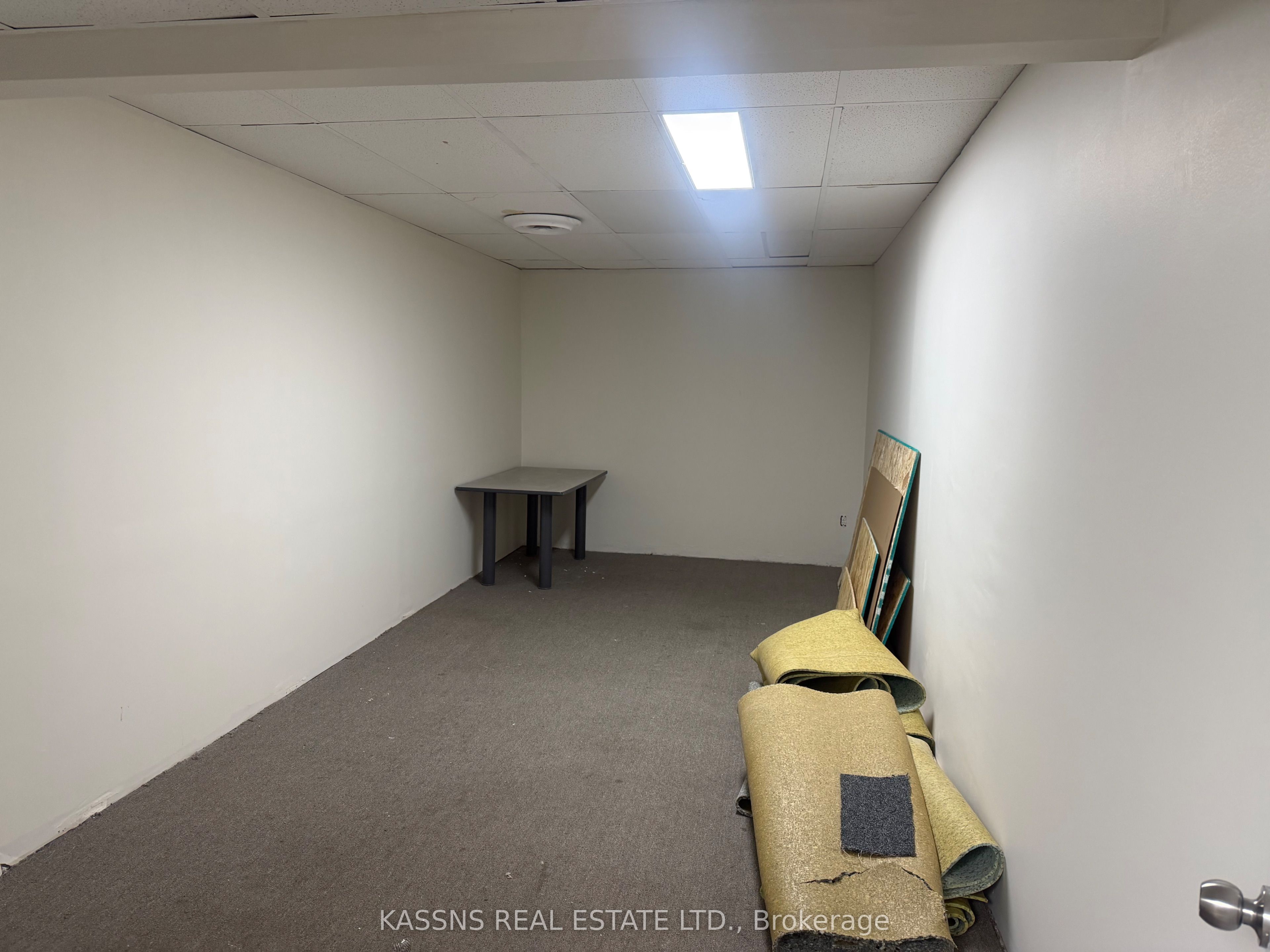 1051 Upper James Street Property Photo 5