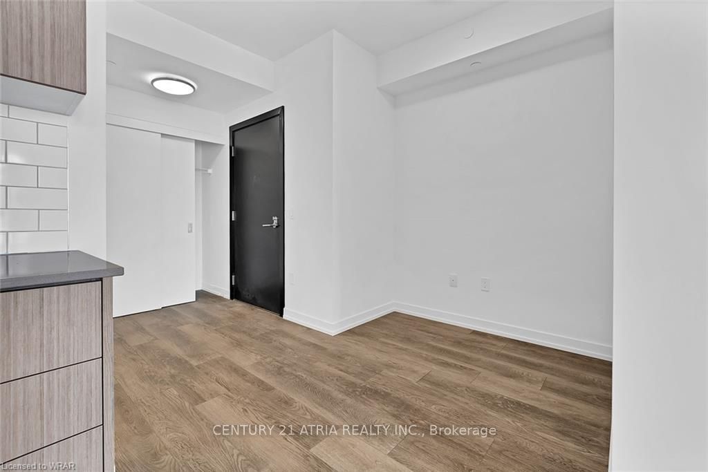 5 Wellington Street S 907 Property Photo 9