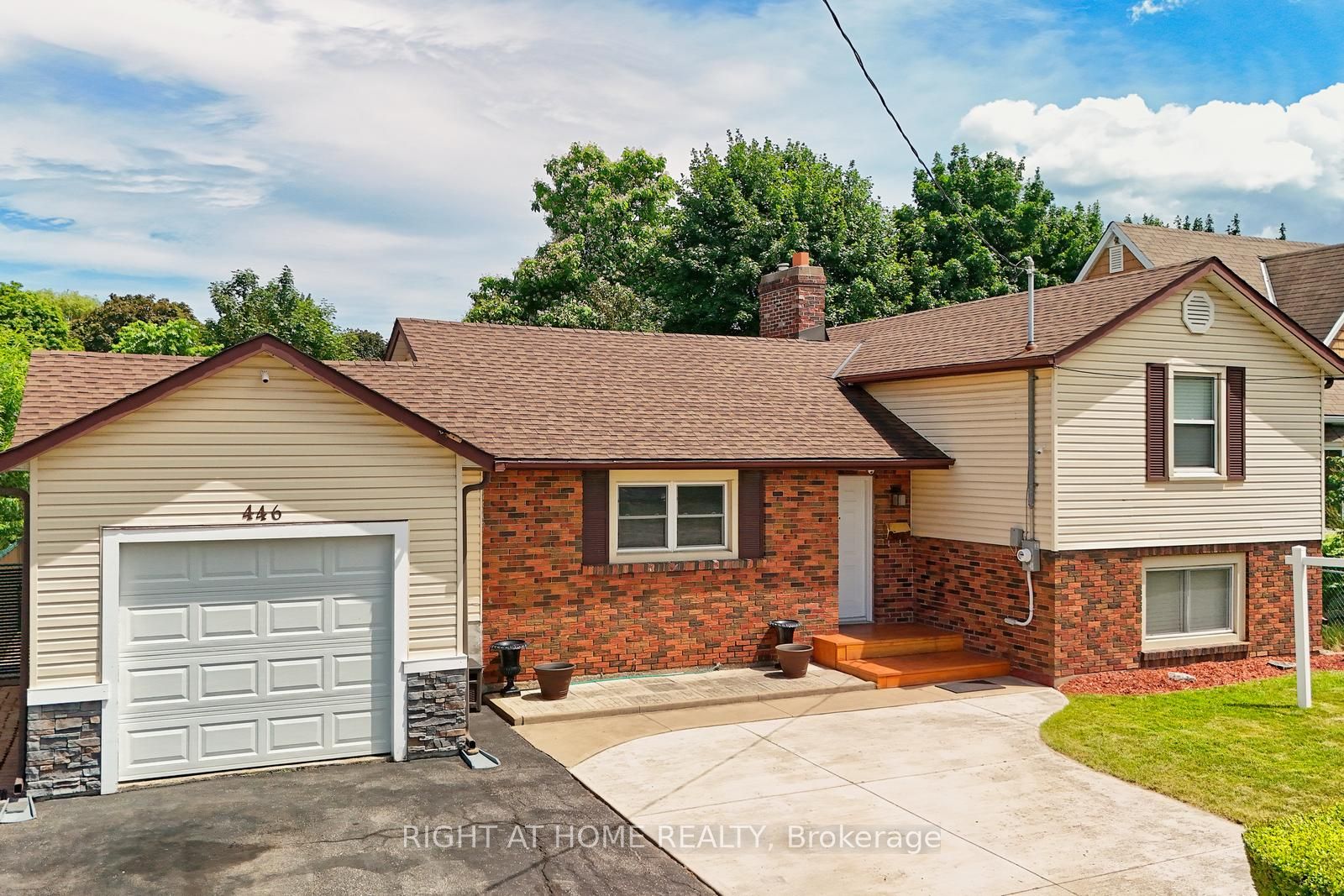 446 Geneva Street Property Photo 2