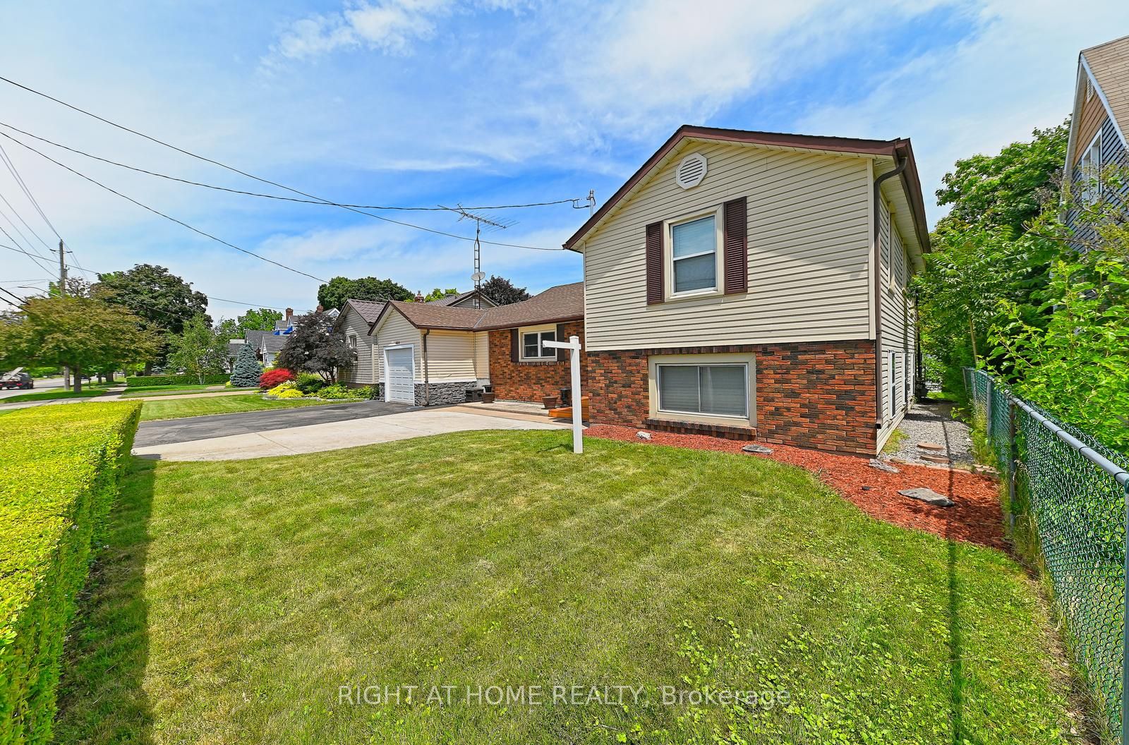 446 Geneva Street Property Photo 3