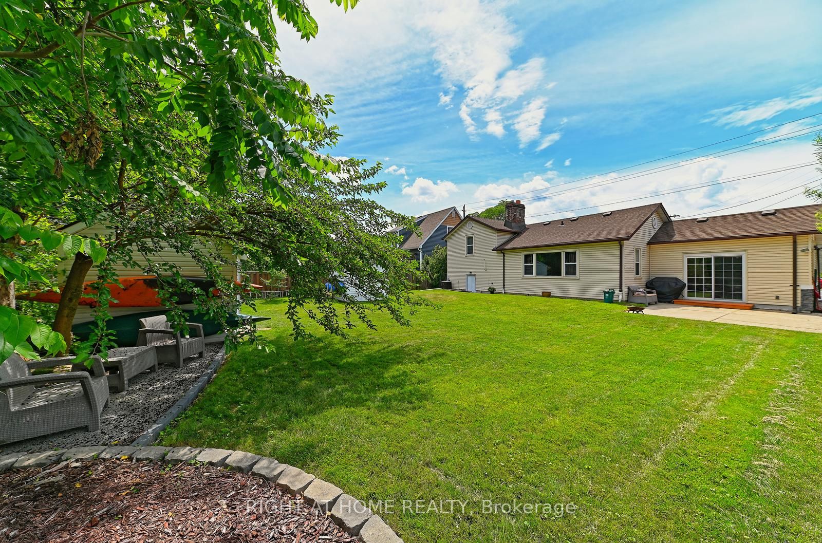 446 Geneva Street Property Photo 9