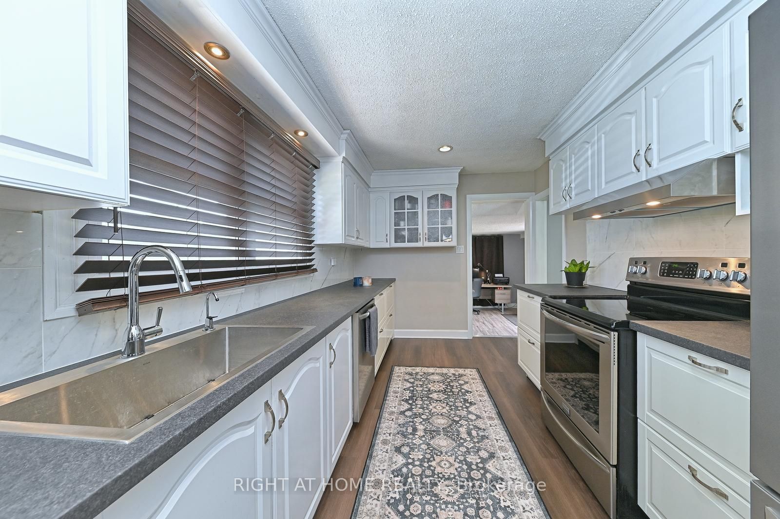 446 Geneva Street Property Photo 19