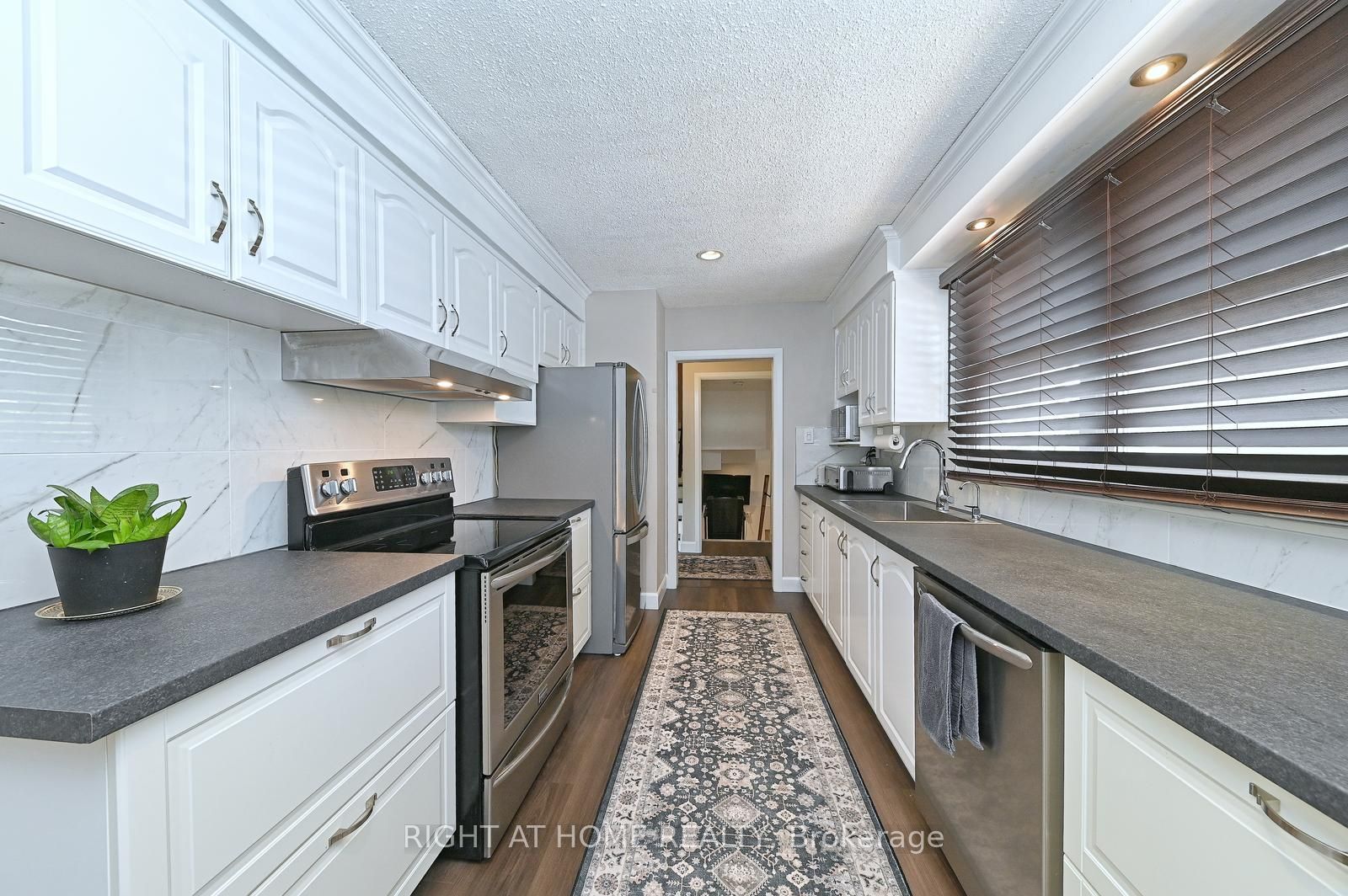 446 Geneva Street Property Photo 20