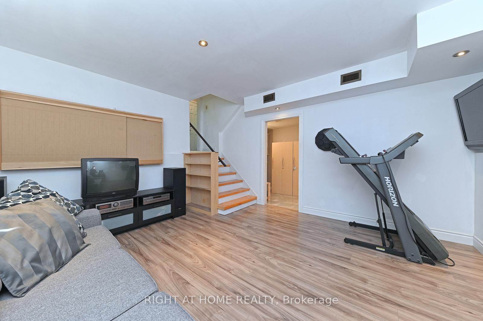 446 Geneva Street Property Photo 30