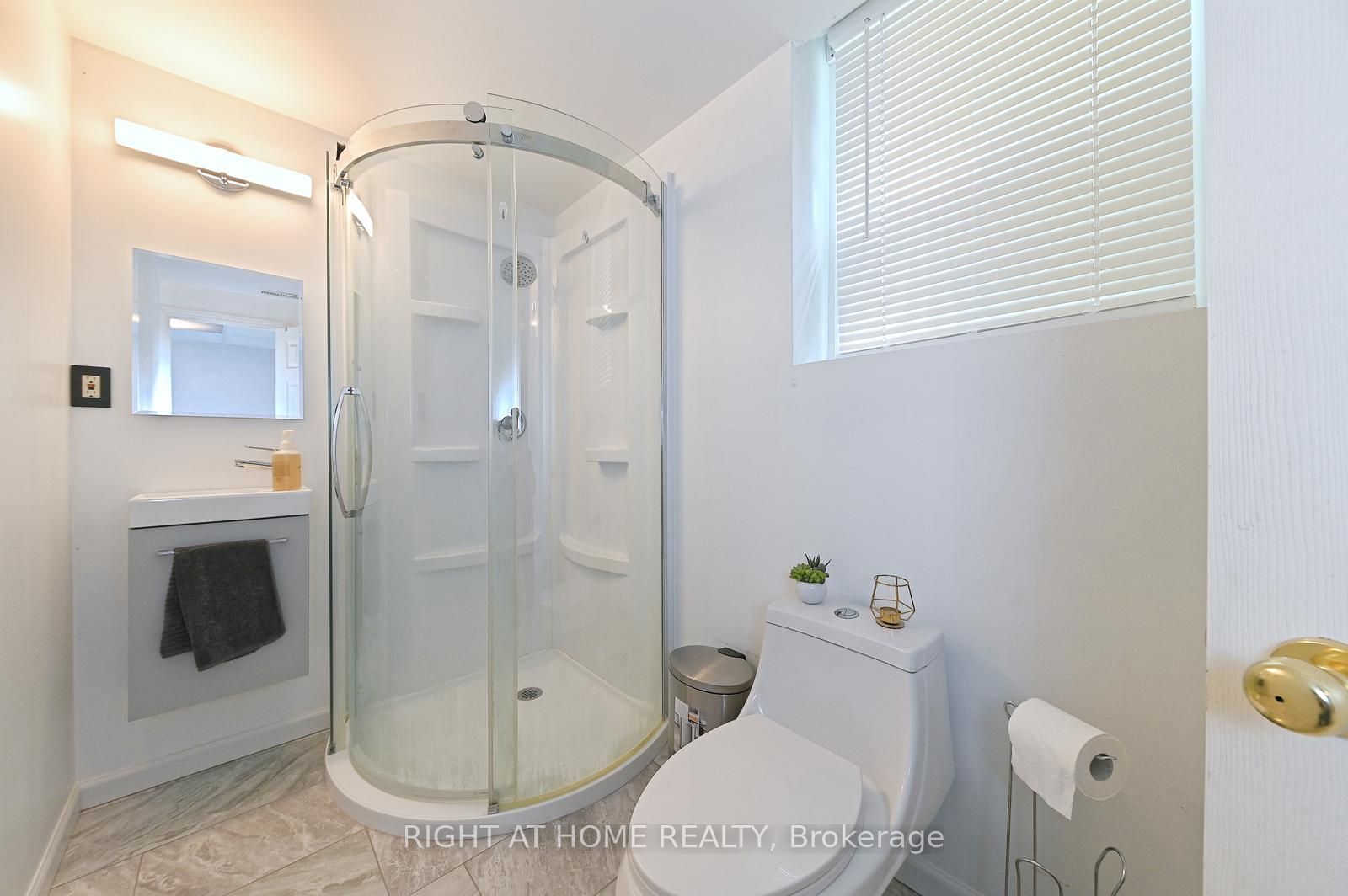 446 Geneva Street Property Photo 32