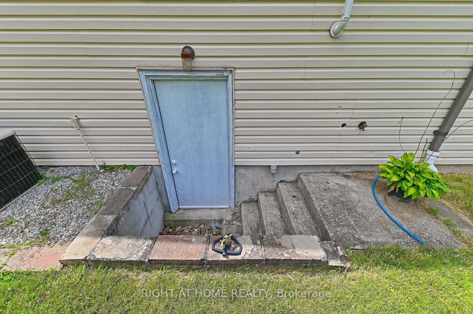 446 Geneva Street Property Photo 44