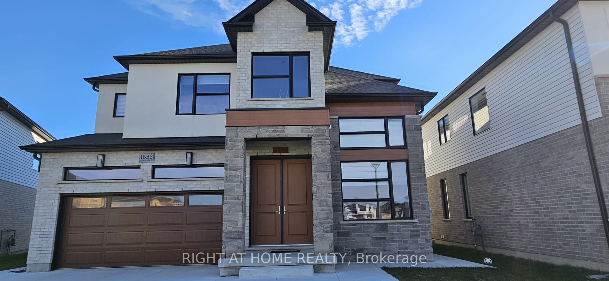 1633 Medway Park Drive Property Photo 1