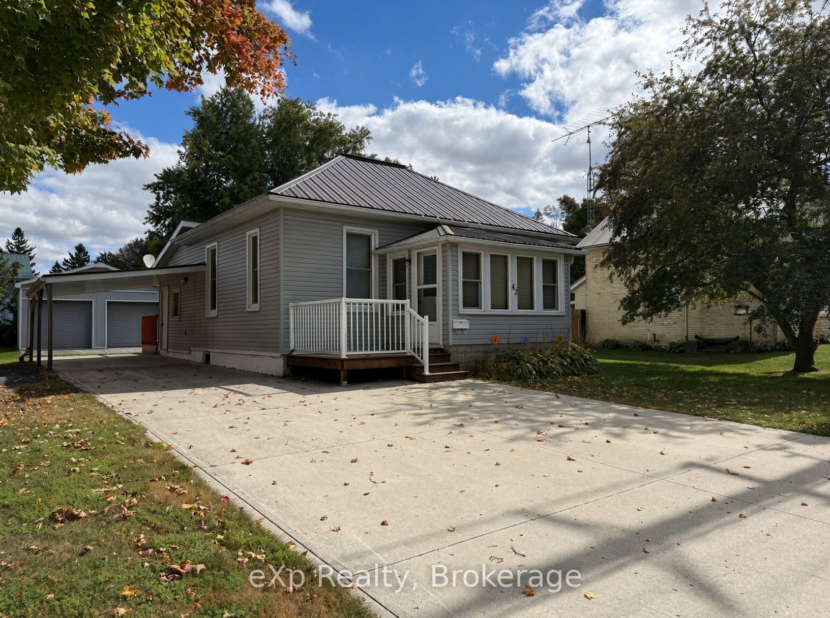 42 Clarinda Street S Property Photo 1