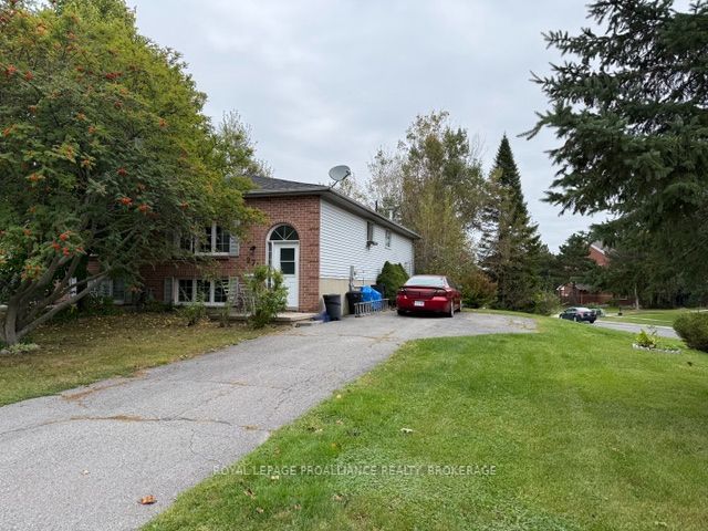 272 Owens Crescent Property Photo 1