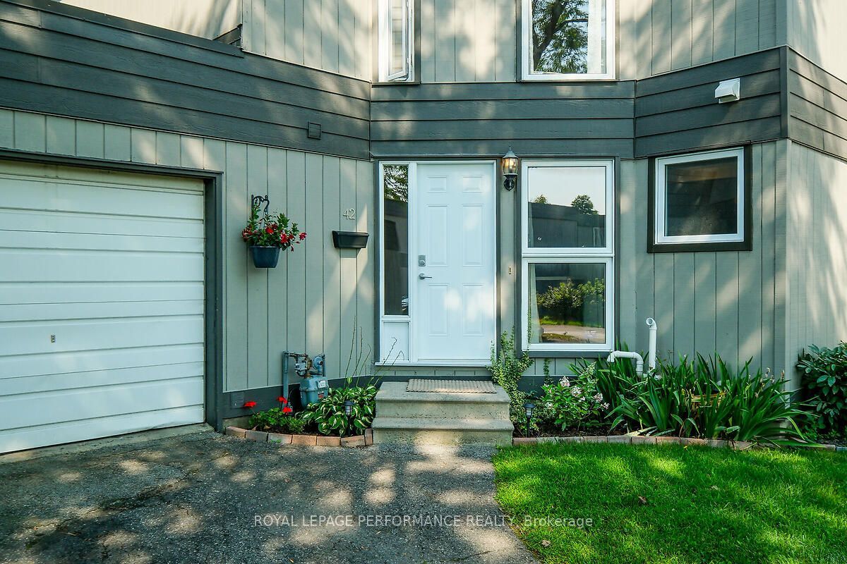 42 Compata Way 28 Property Photo 1