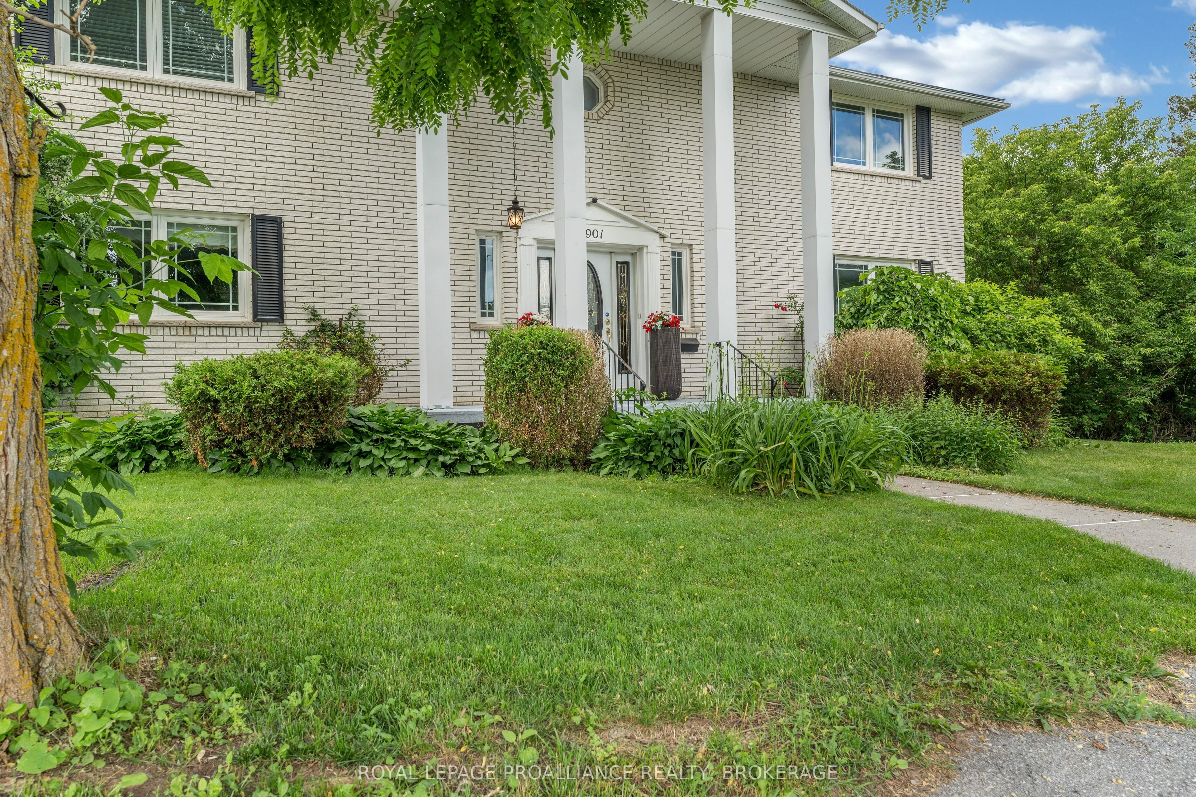 1901 Sydenham Road Property Photo 3