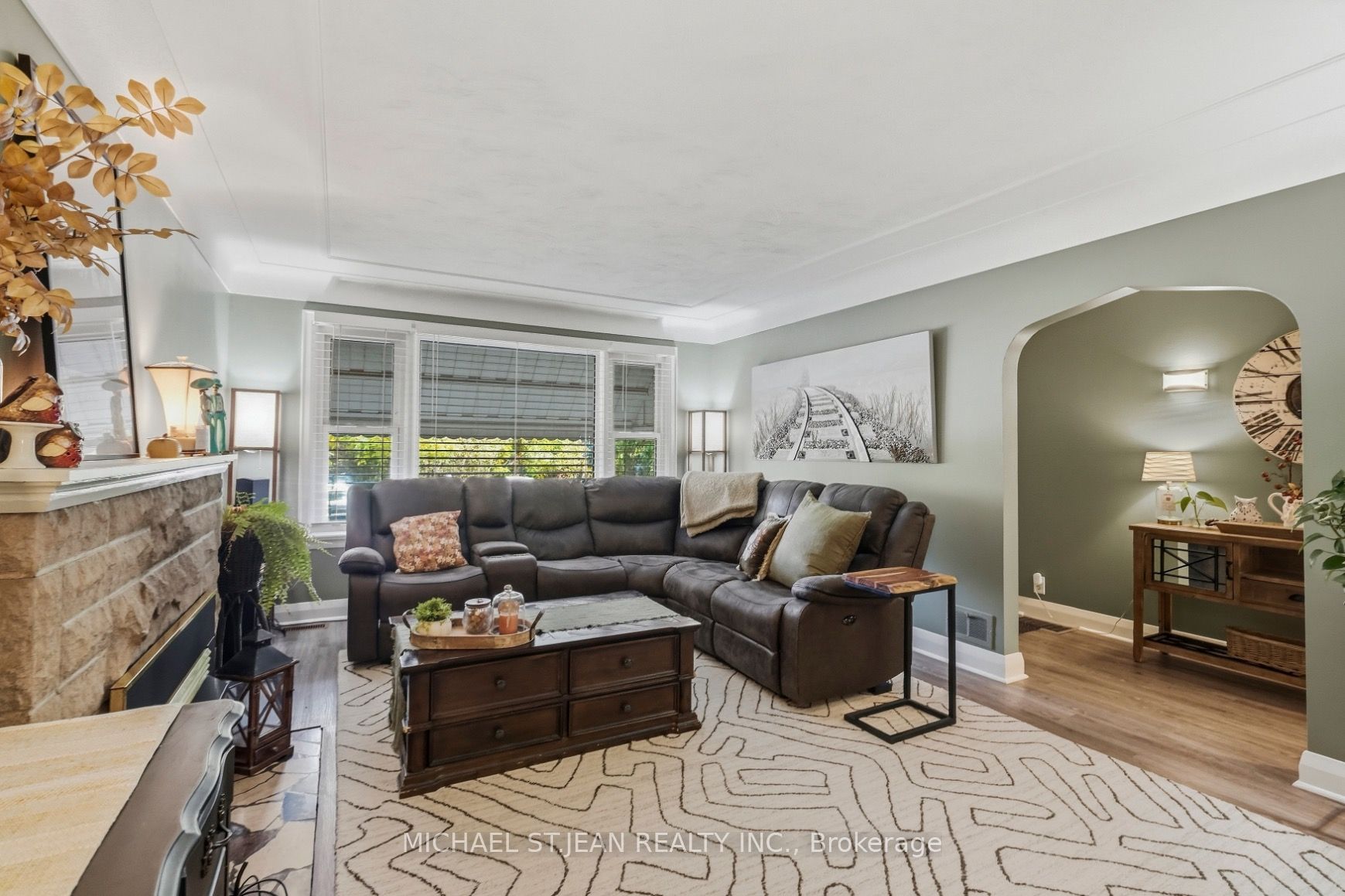 36 Pottruff Road Property Photo 8