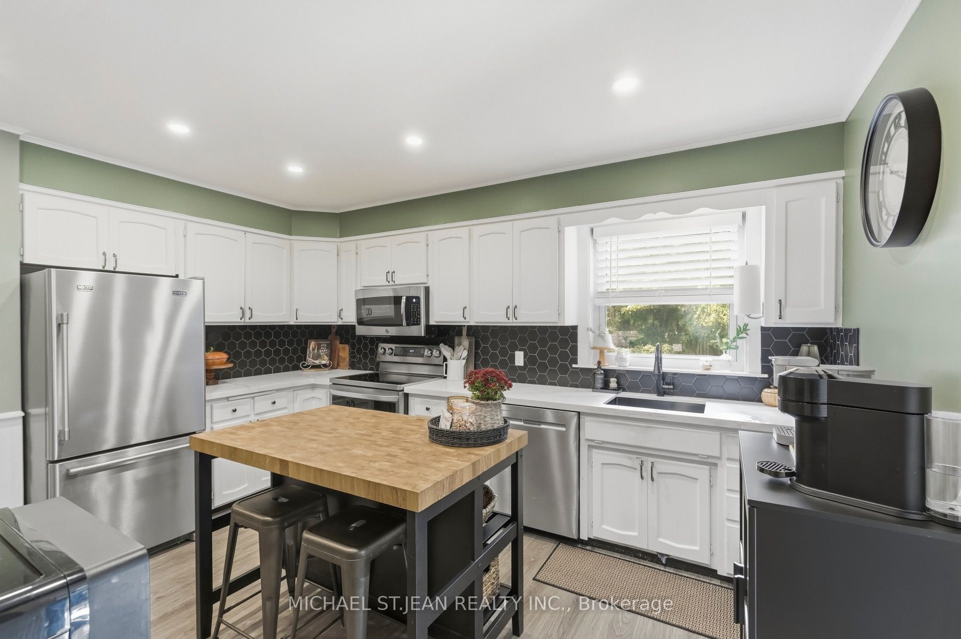 36 Pottruff Road Property Photo 10