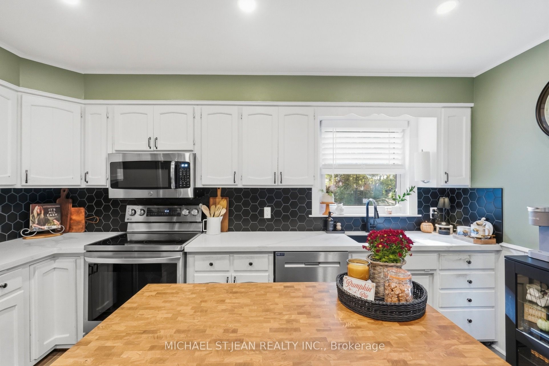 36 Pottruff Road Property Photo 11