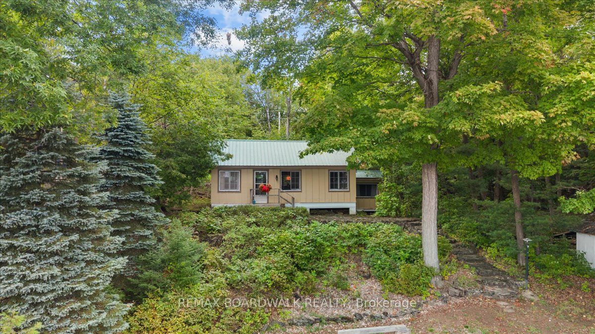 648 Bellows Bay Point Property Photo 2