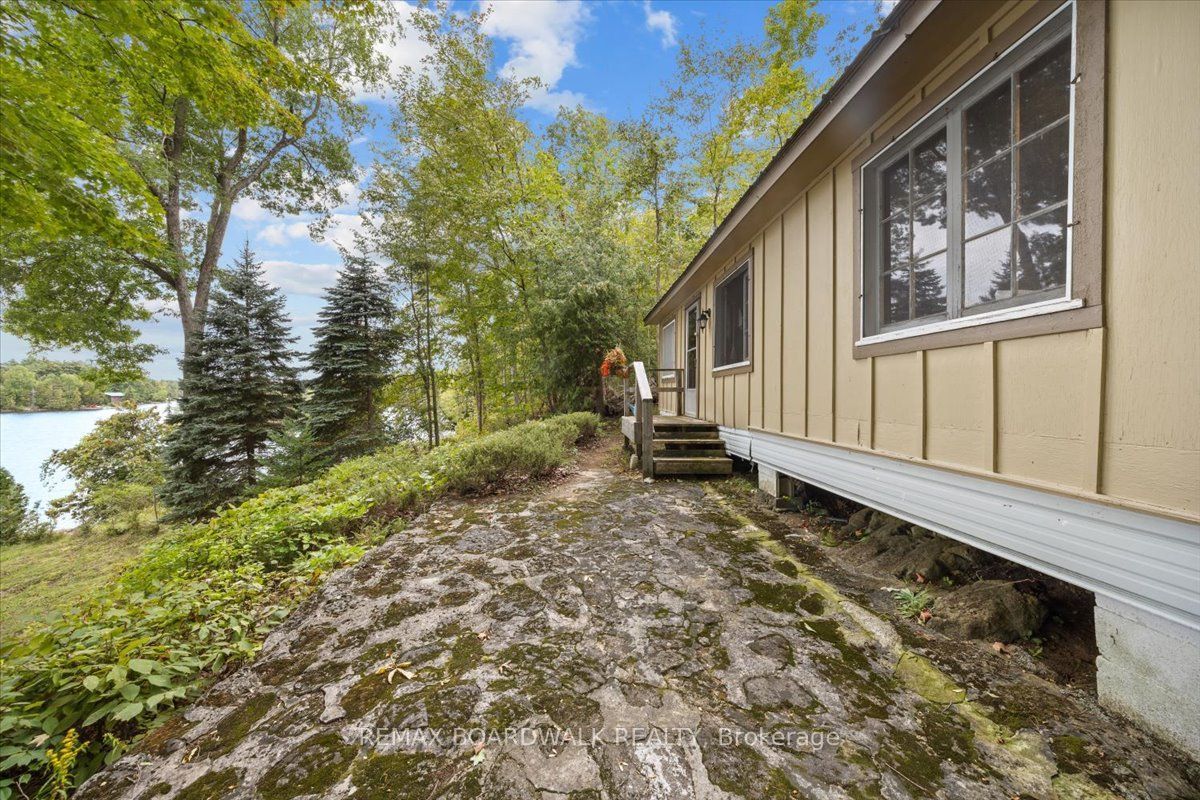 648 Bellows Bay Point Property Photo 6