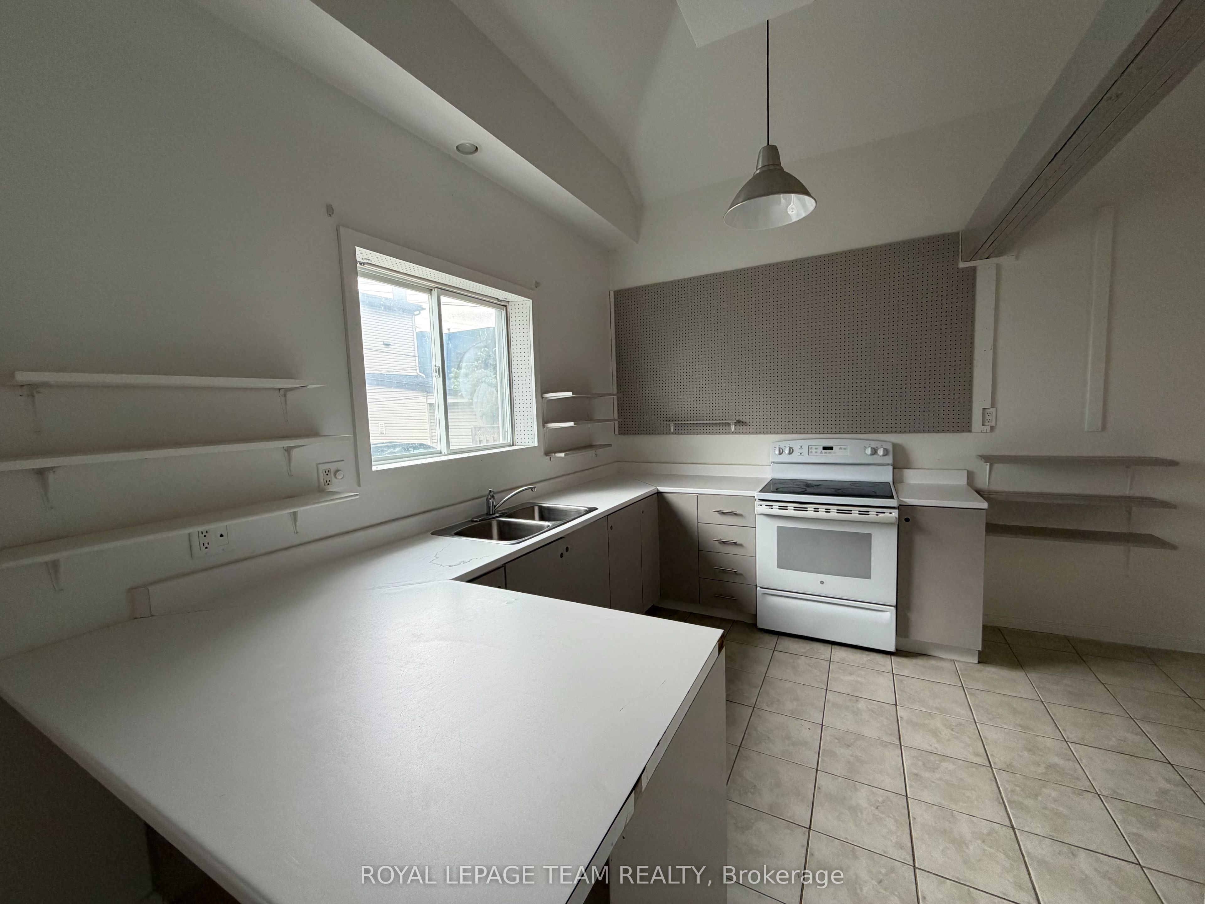 27 Poplar Street Property Photo 9