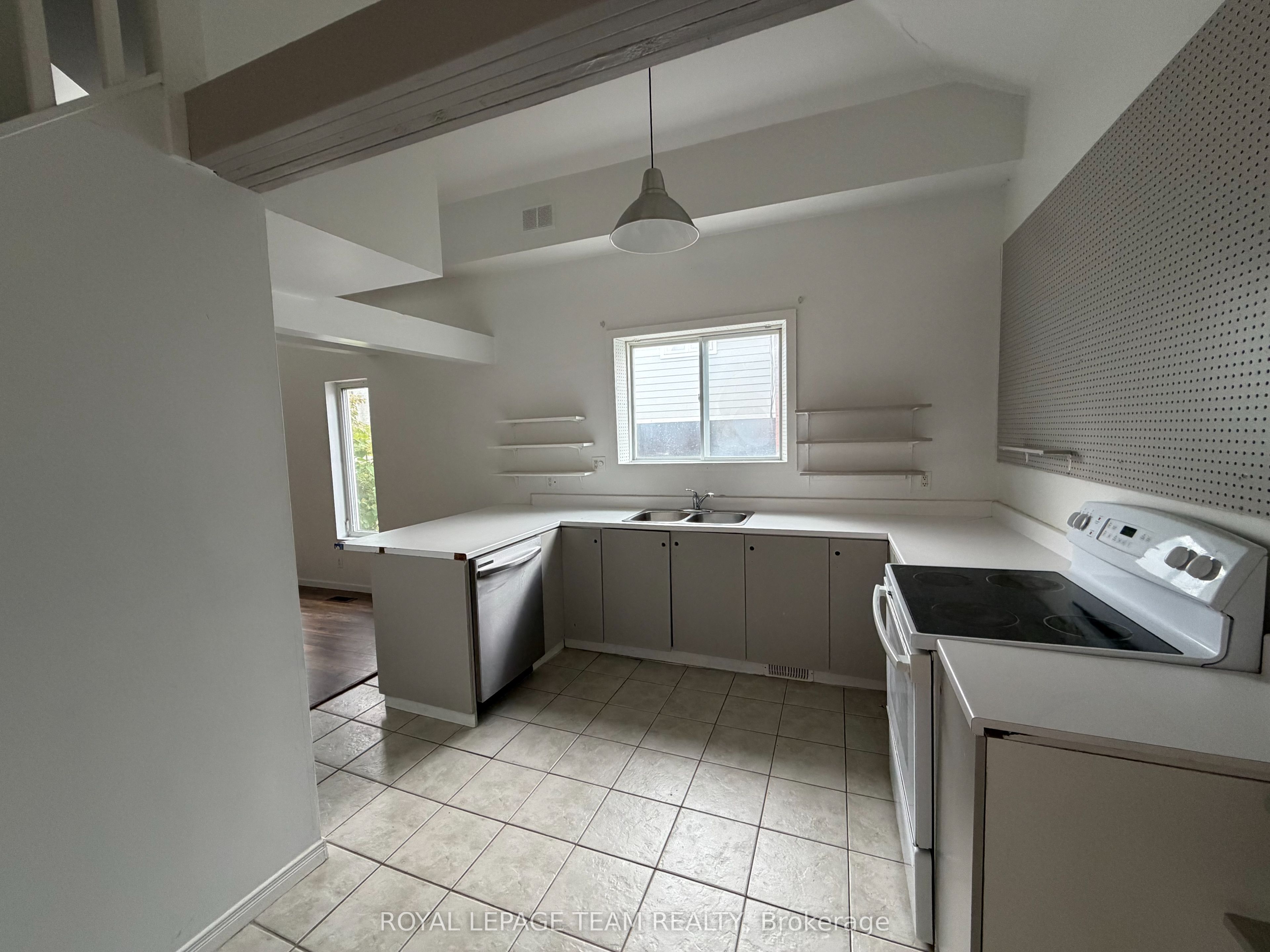 27 Poplar Street Property Photo 10