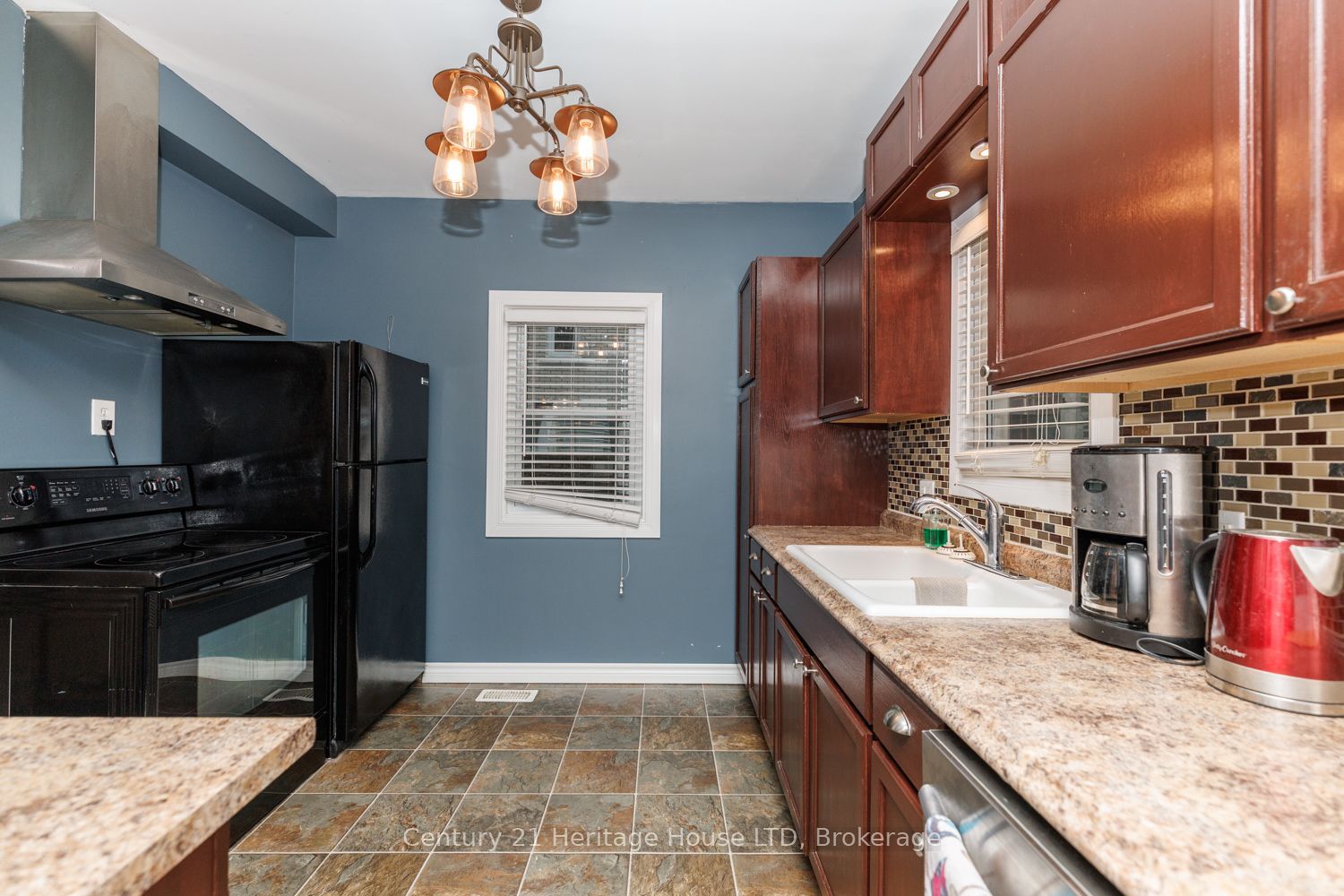 305 Phipps Street S Property Photo 10