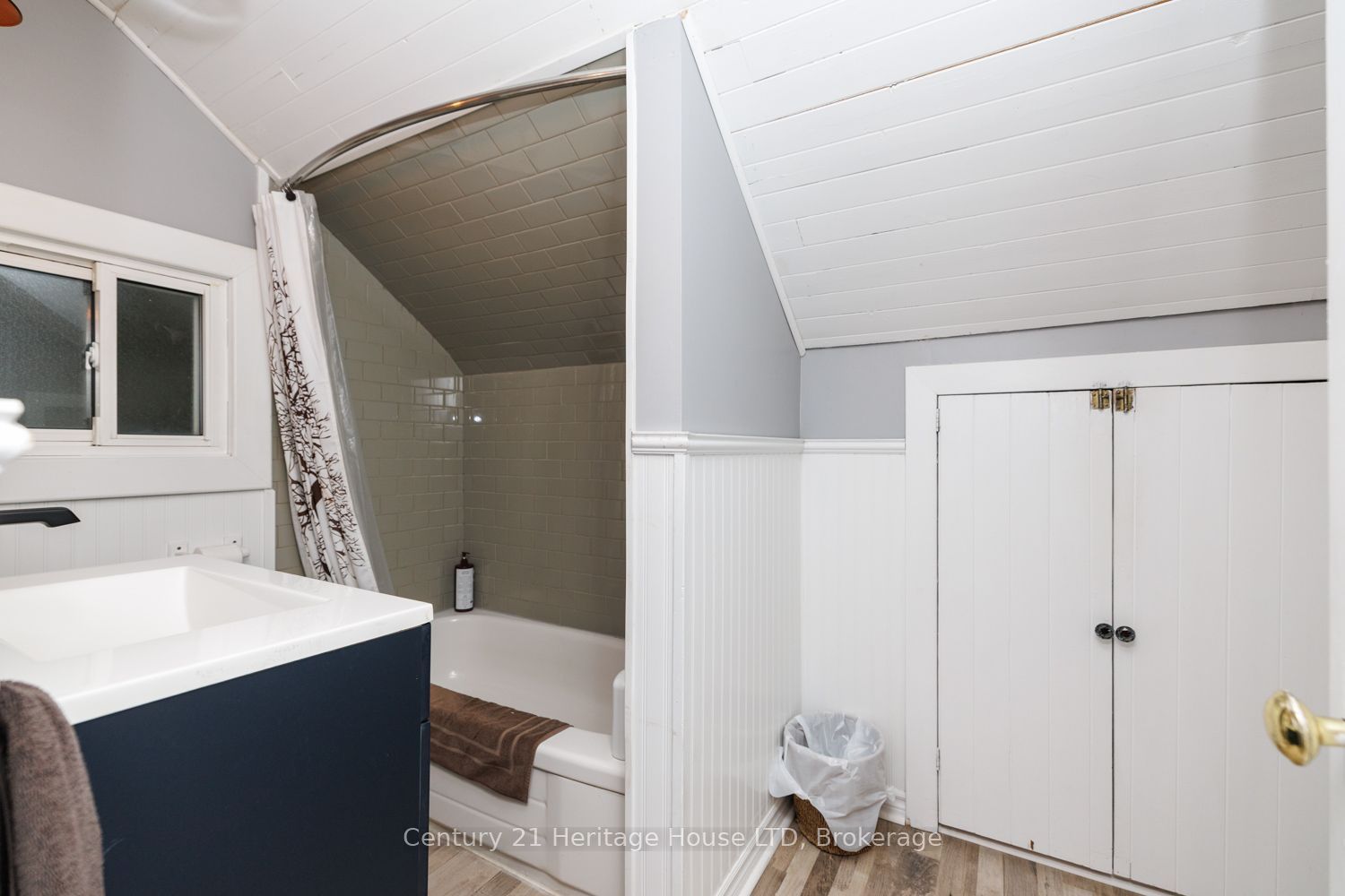 305 Phipps Street S Property Photo 13