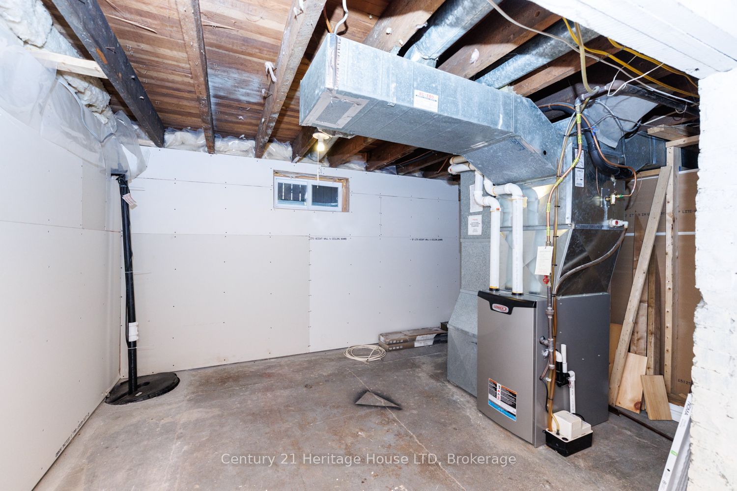 305 Phipps Street S Property Photo 17