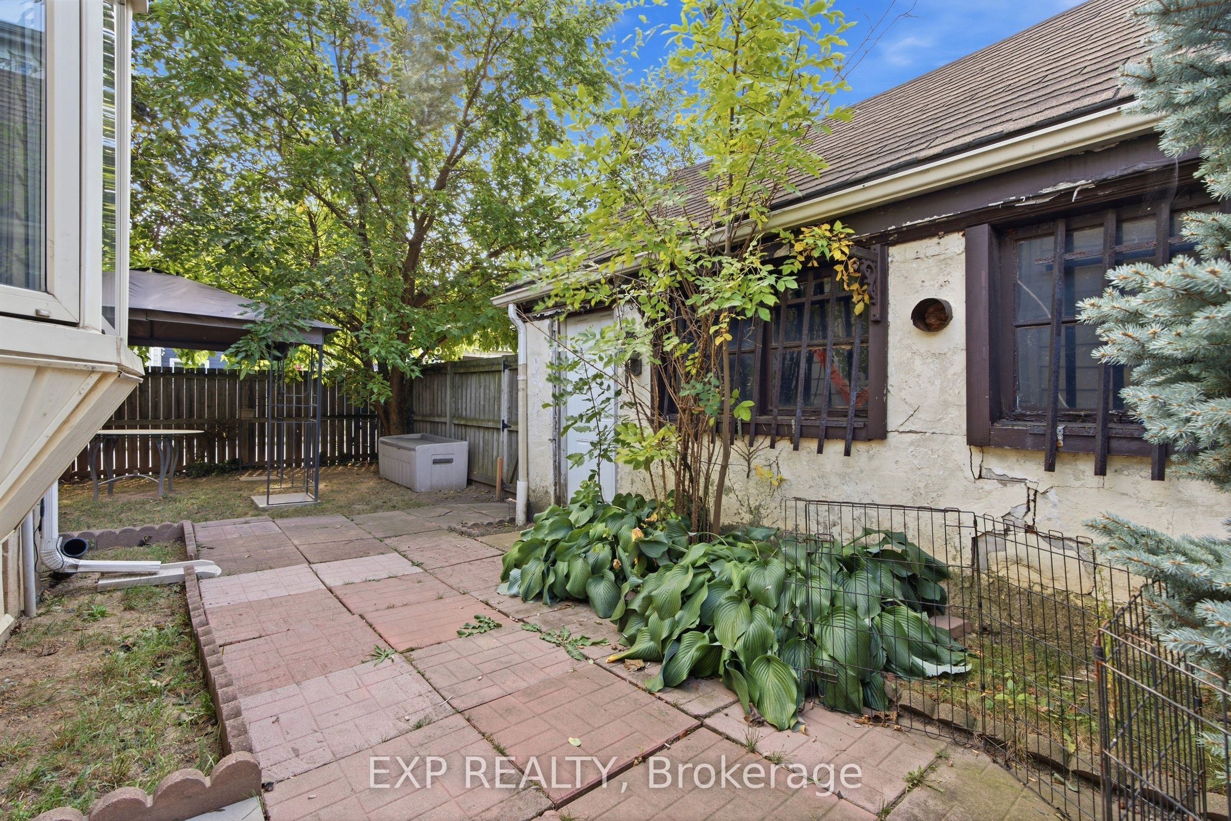 264 Britannia Avenue Property Photo 32