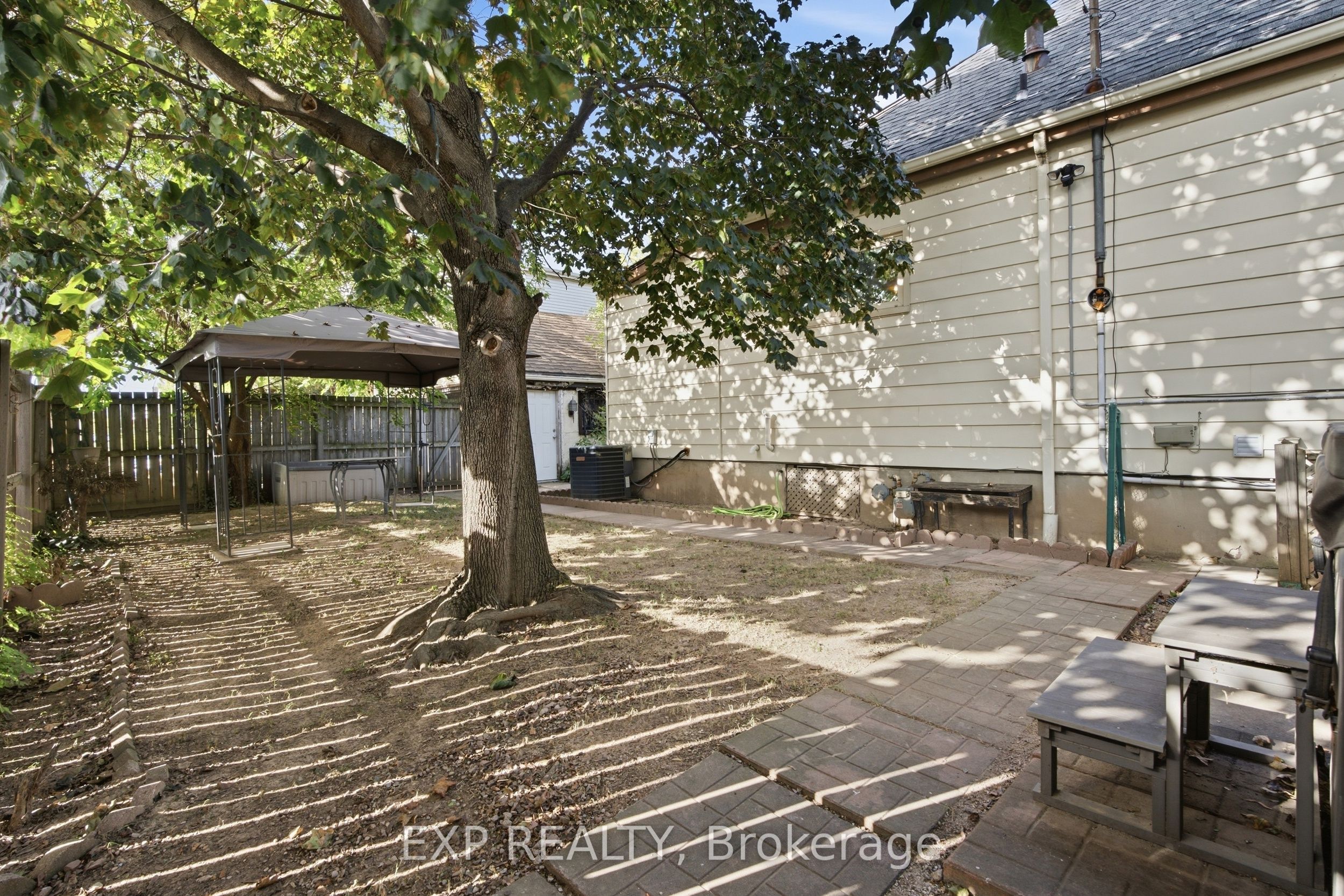 264 Britannia Avenue Property Photo 33