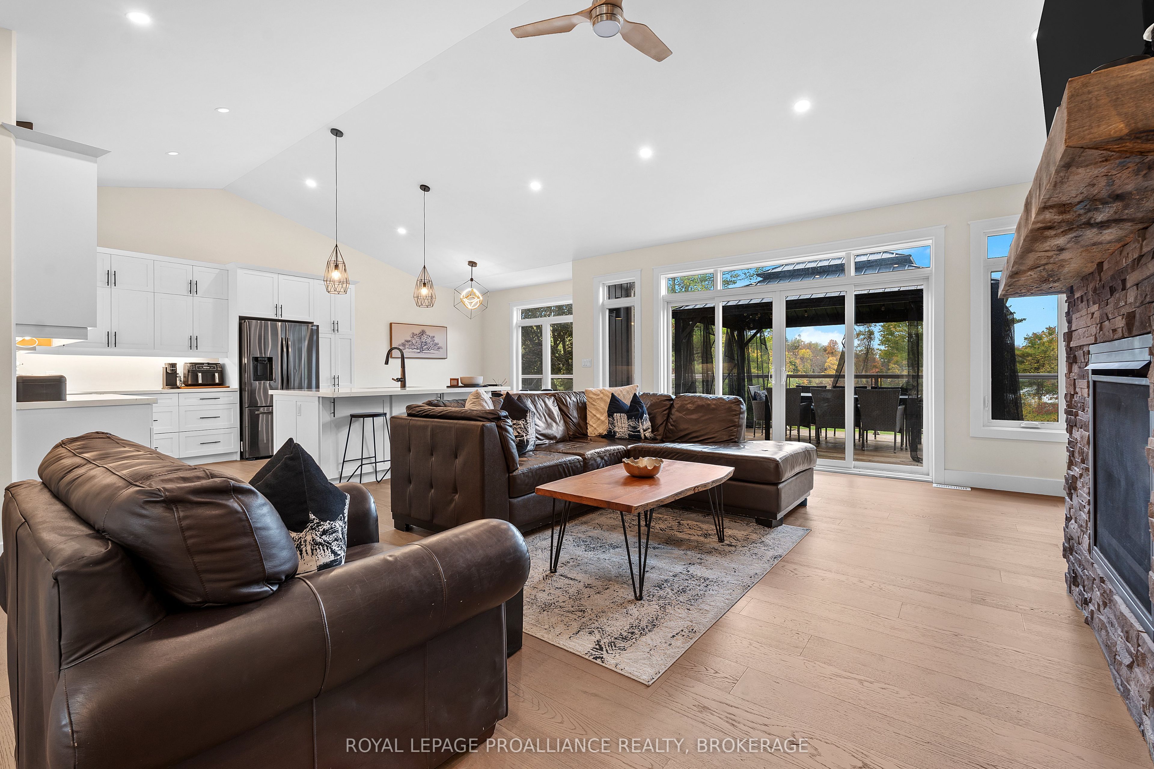 1888 Sunbury Road Property Photo 6