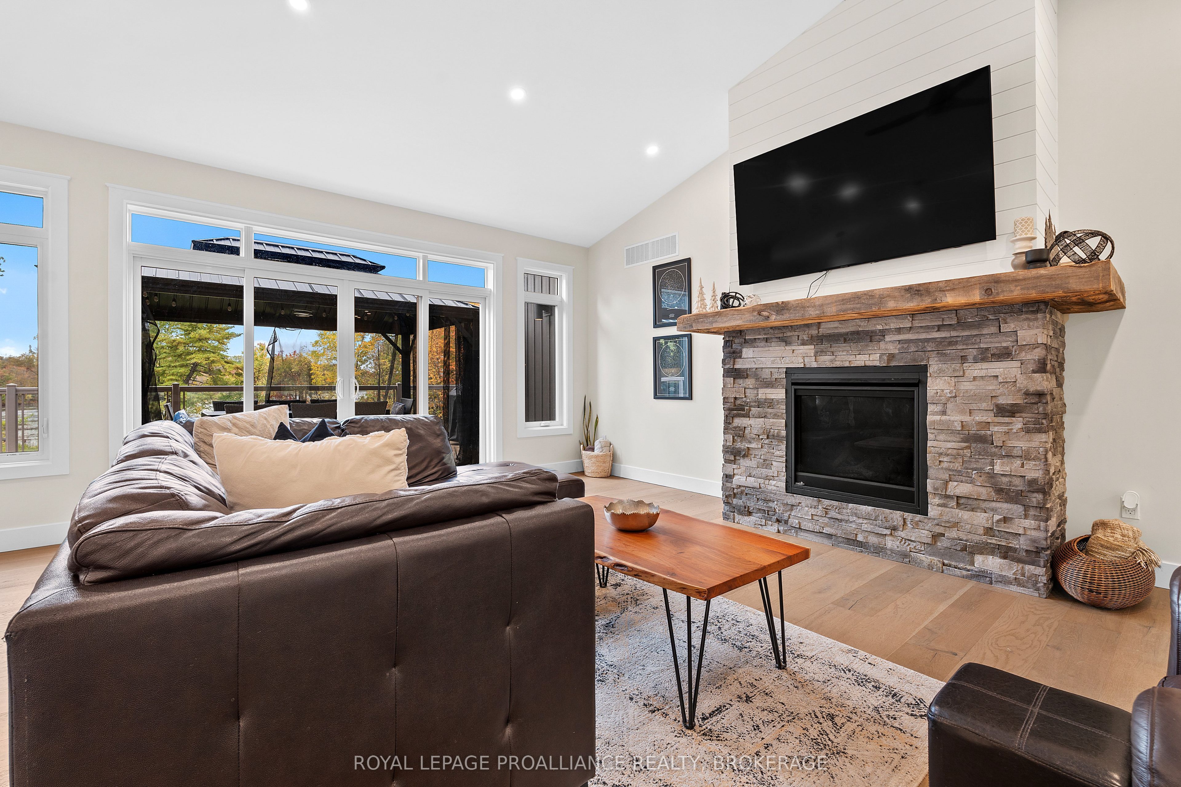 1888 Sunbury Road Property Photo 8