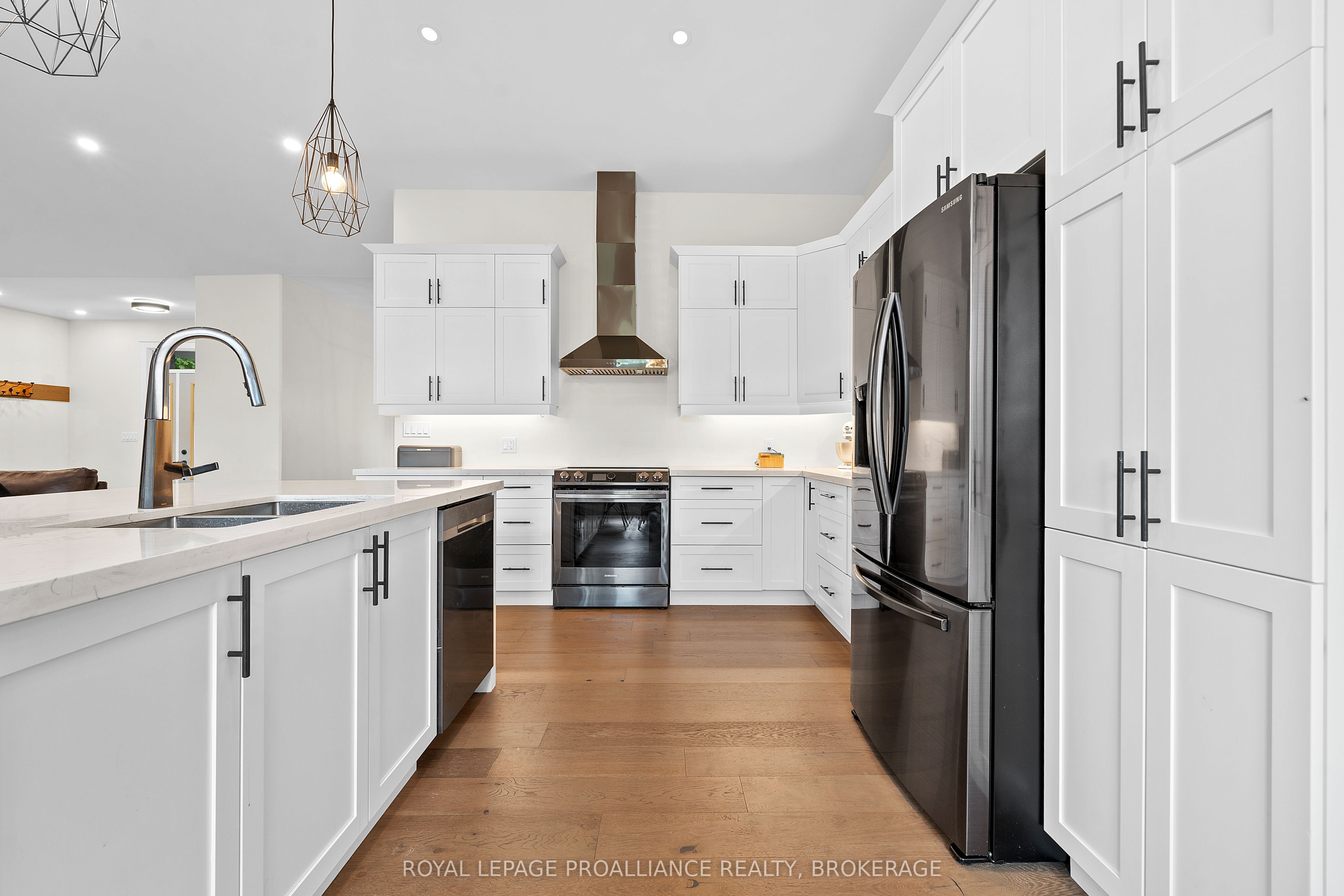 1888 Sunbury Road Property Photo 12