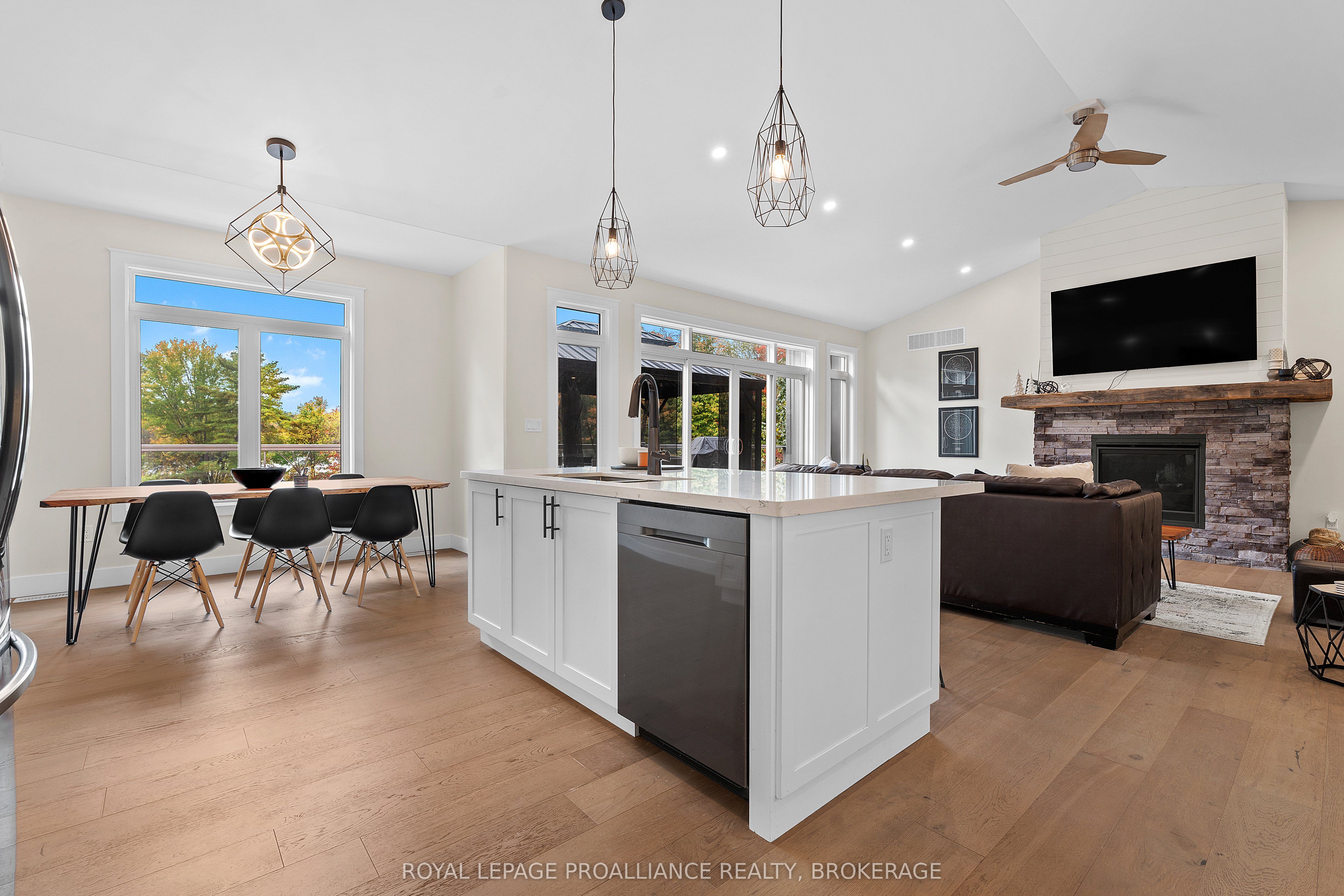 1888 Sunbury Road Property Photo 13