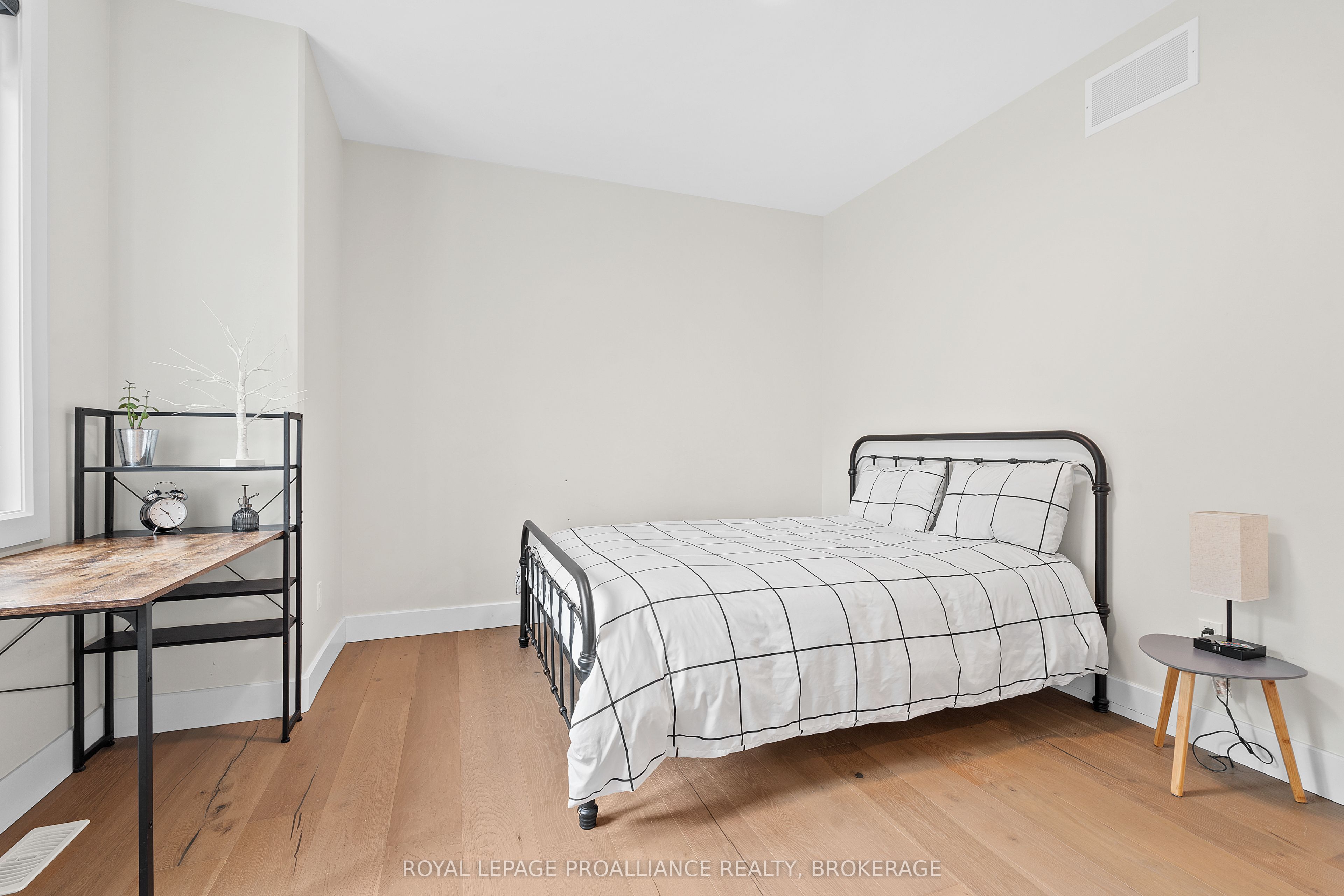 1888 Sunbury Road Property Photo 27