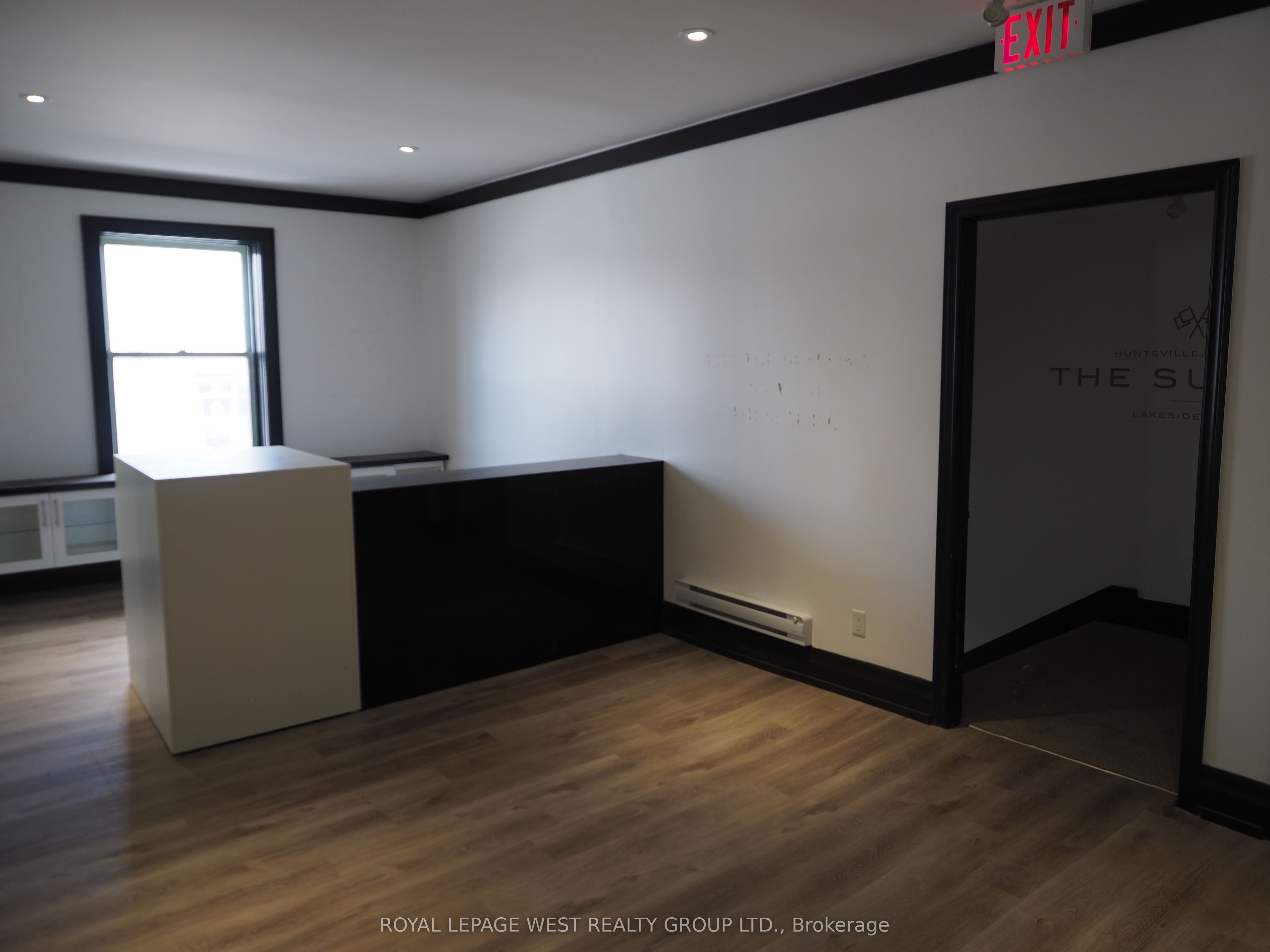 69 Main Street E Upper Level Property Photo 5