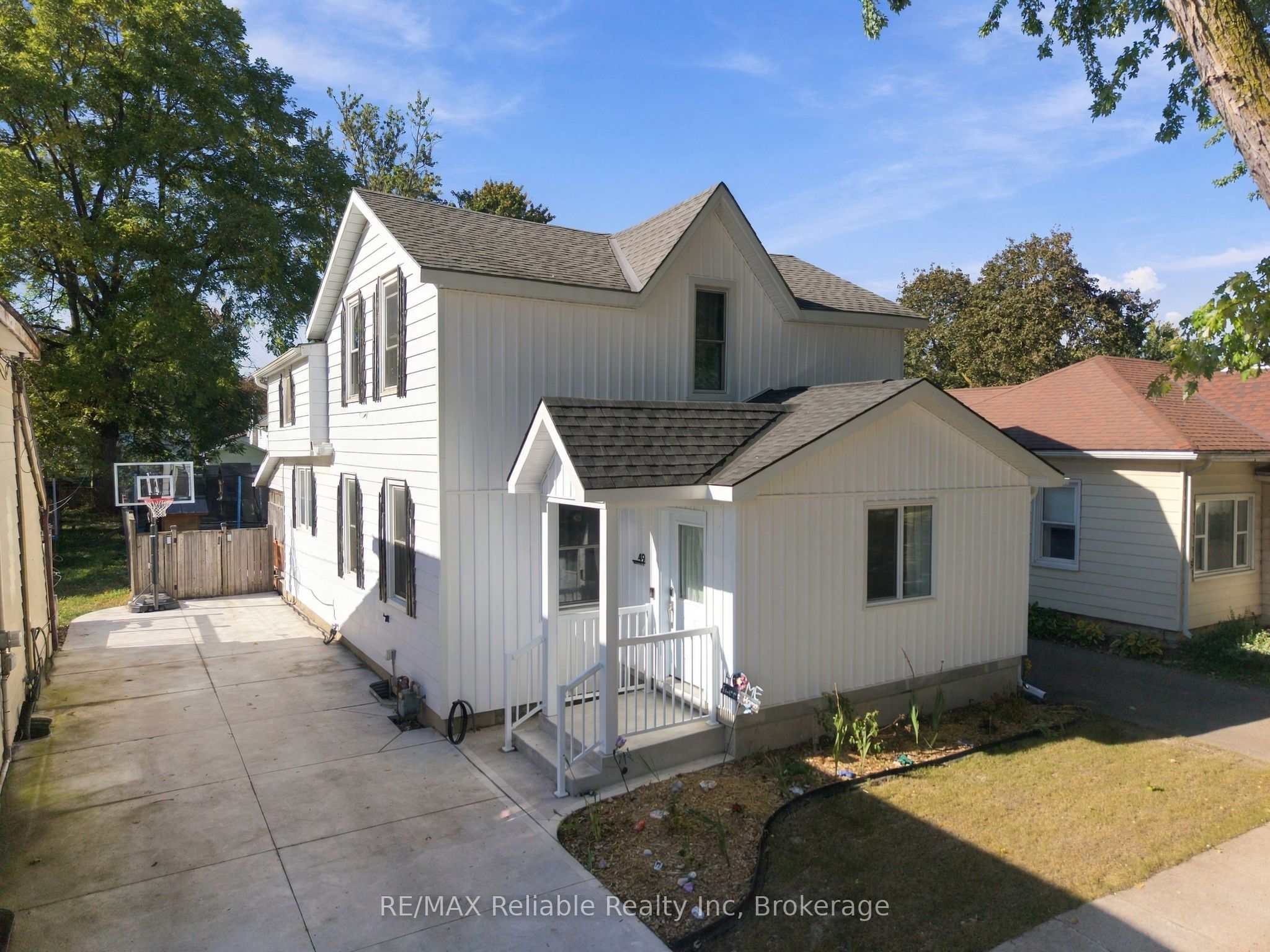 49 Main Street N Property Photo 1