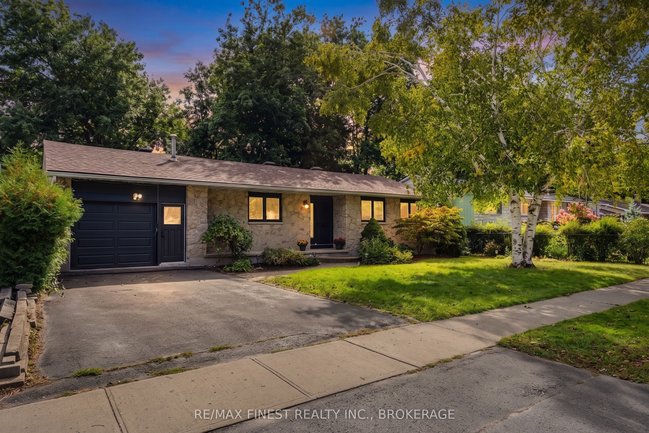 933 Mayfair Crescent Property Photo 1
