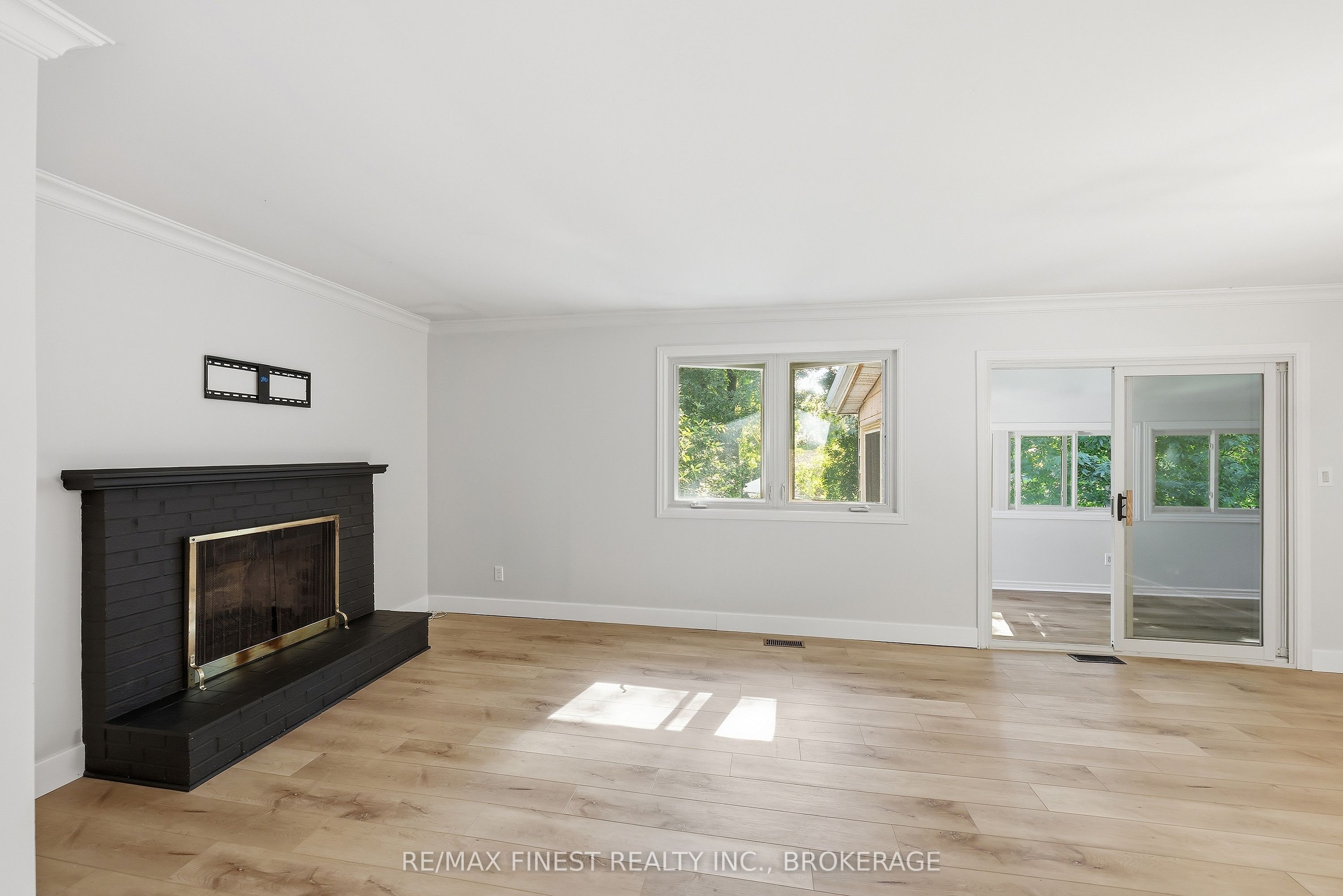 933 Mayfair Crescent Property Photo 10