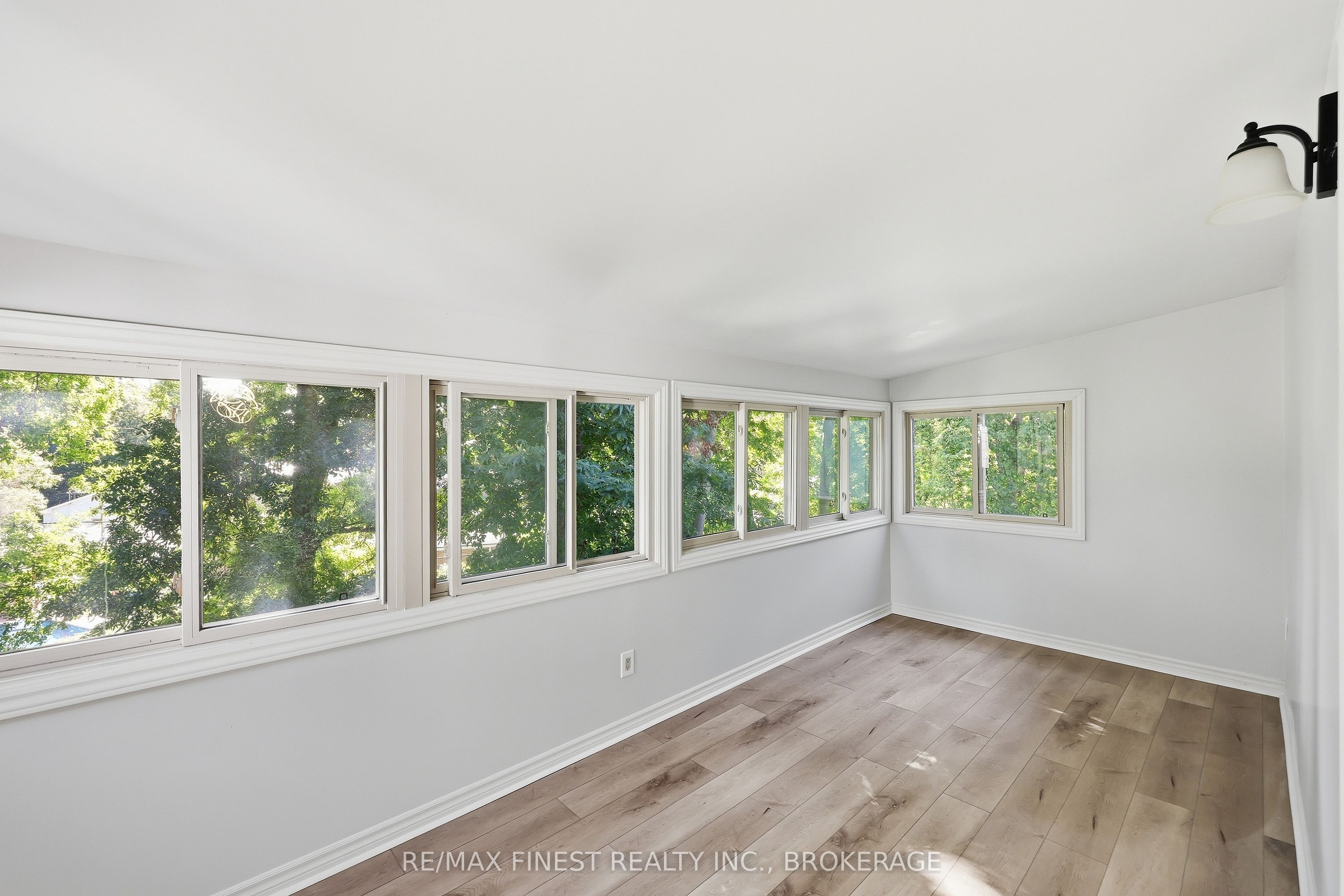 933 Mayfair Crescent Property Photo 11