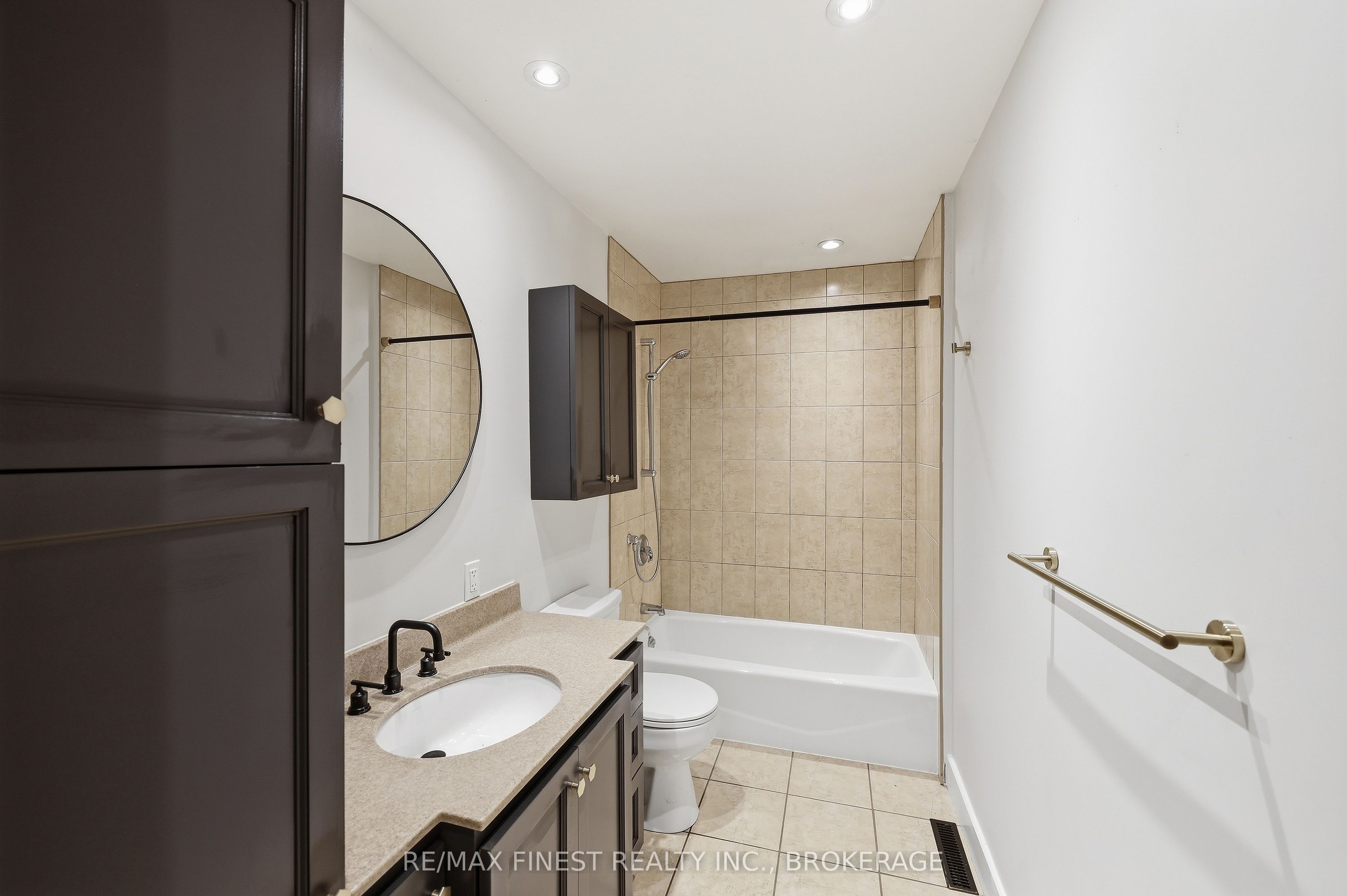 933 Mayfair Crescent Property Photo 18