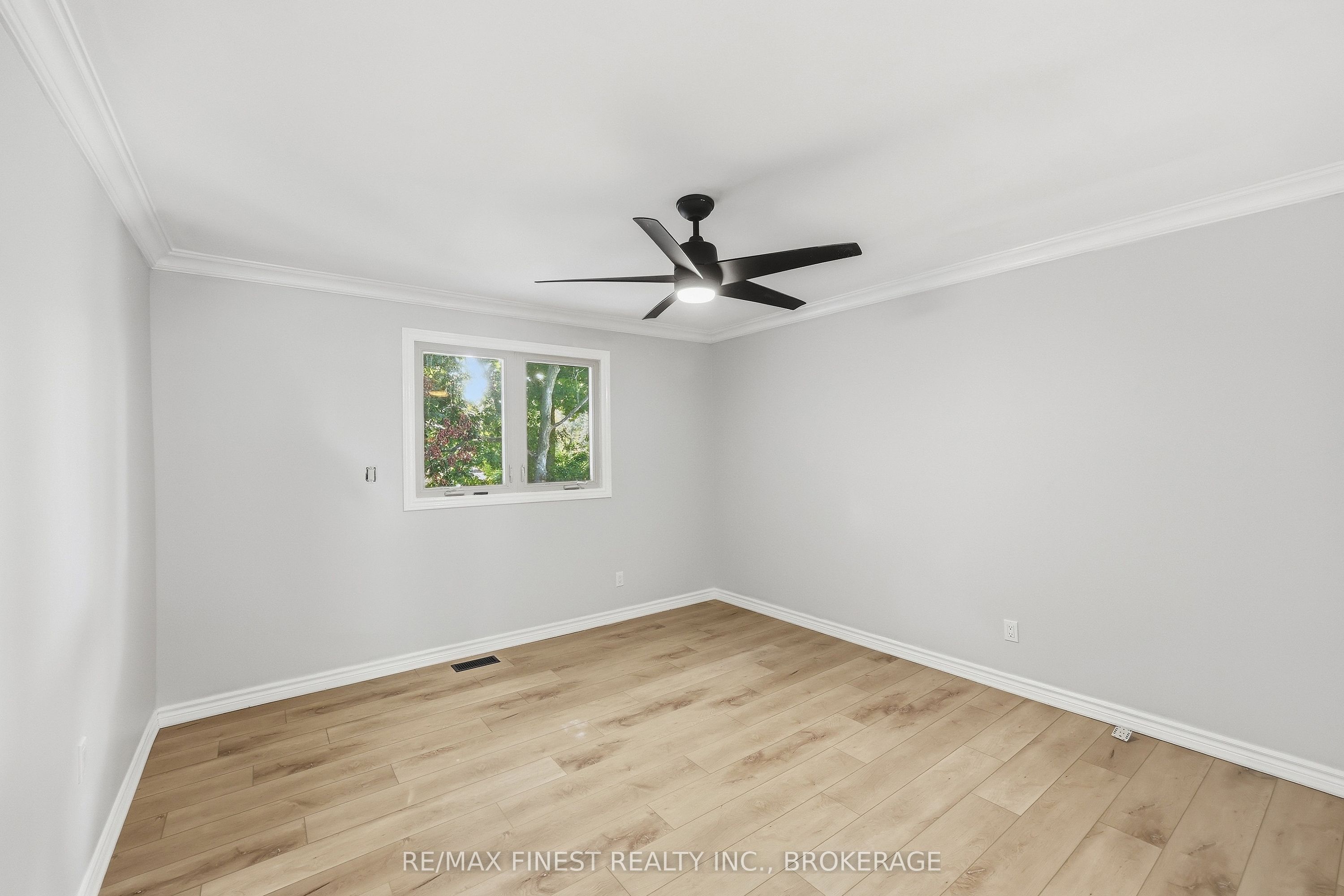 933 Mayfair Crescent Property Photo 19