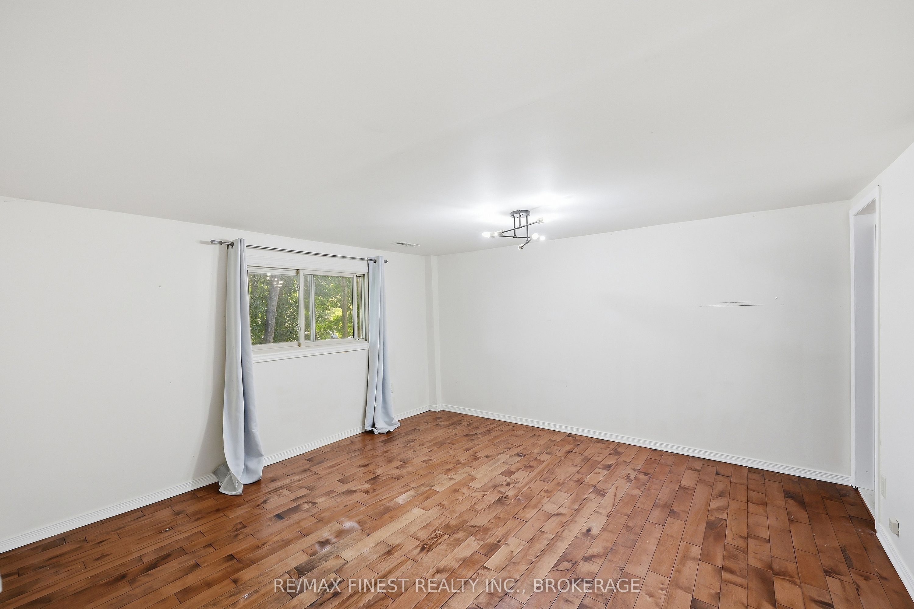933 Mayfair Crescent Property Photo 33
