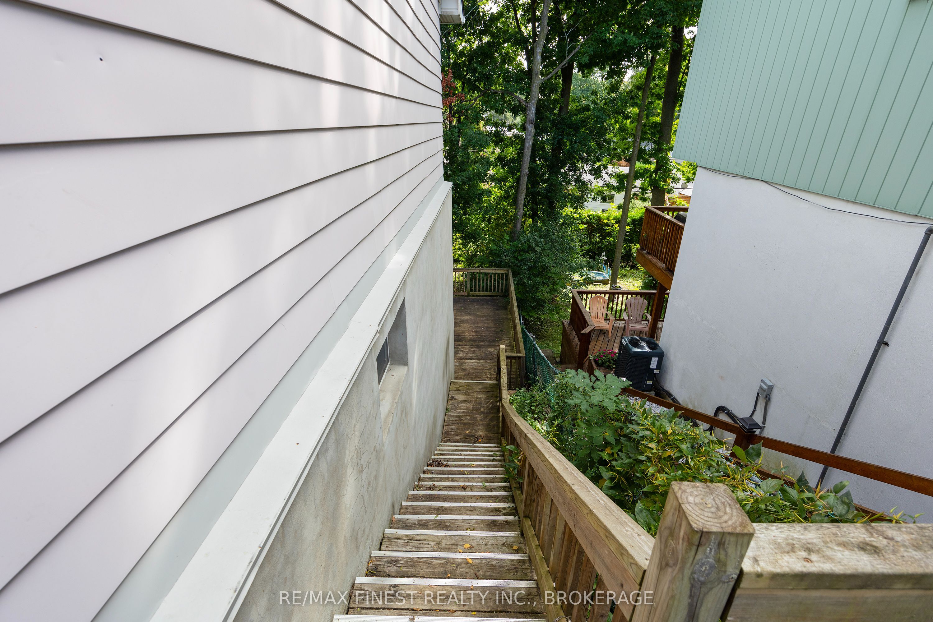 933 Mayfair Crescent Property Photo 36