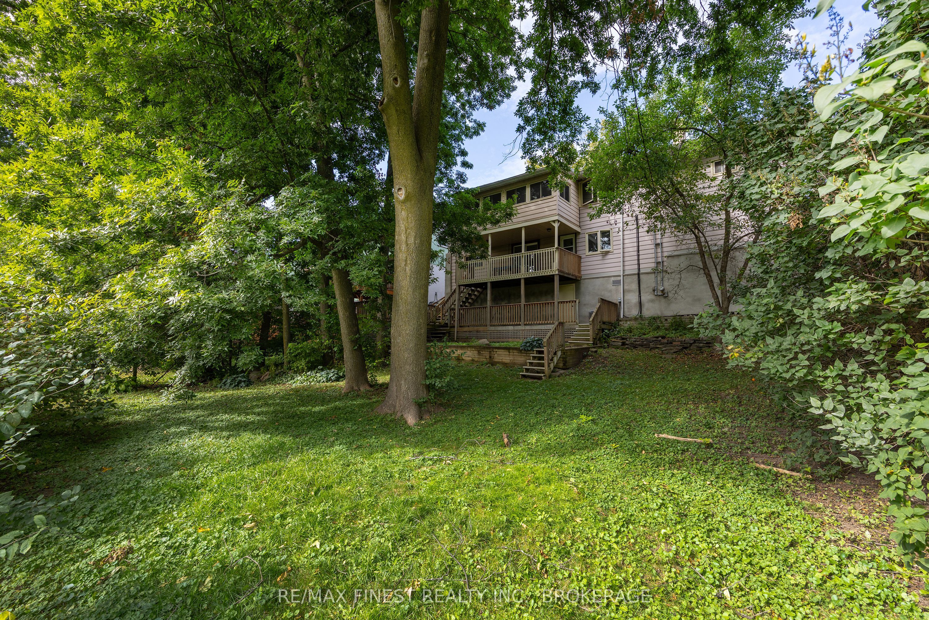 933 Mayfair Crescent Property Photo 37